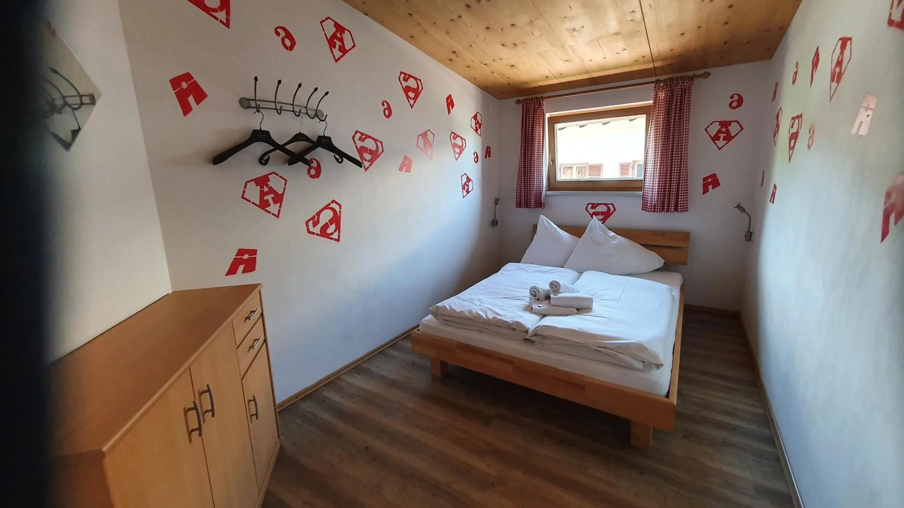 Double Room with Shared Bathroom - single occupancy in Alpking Hostel