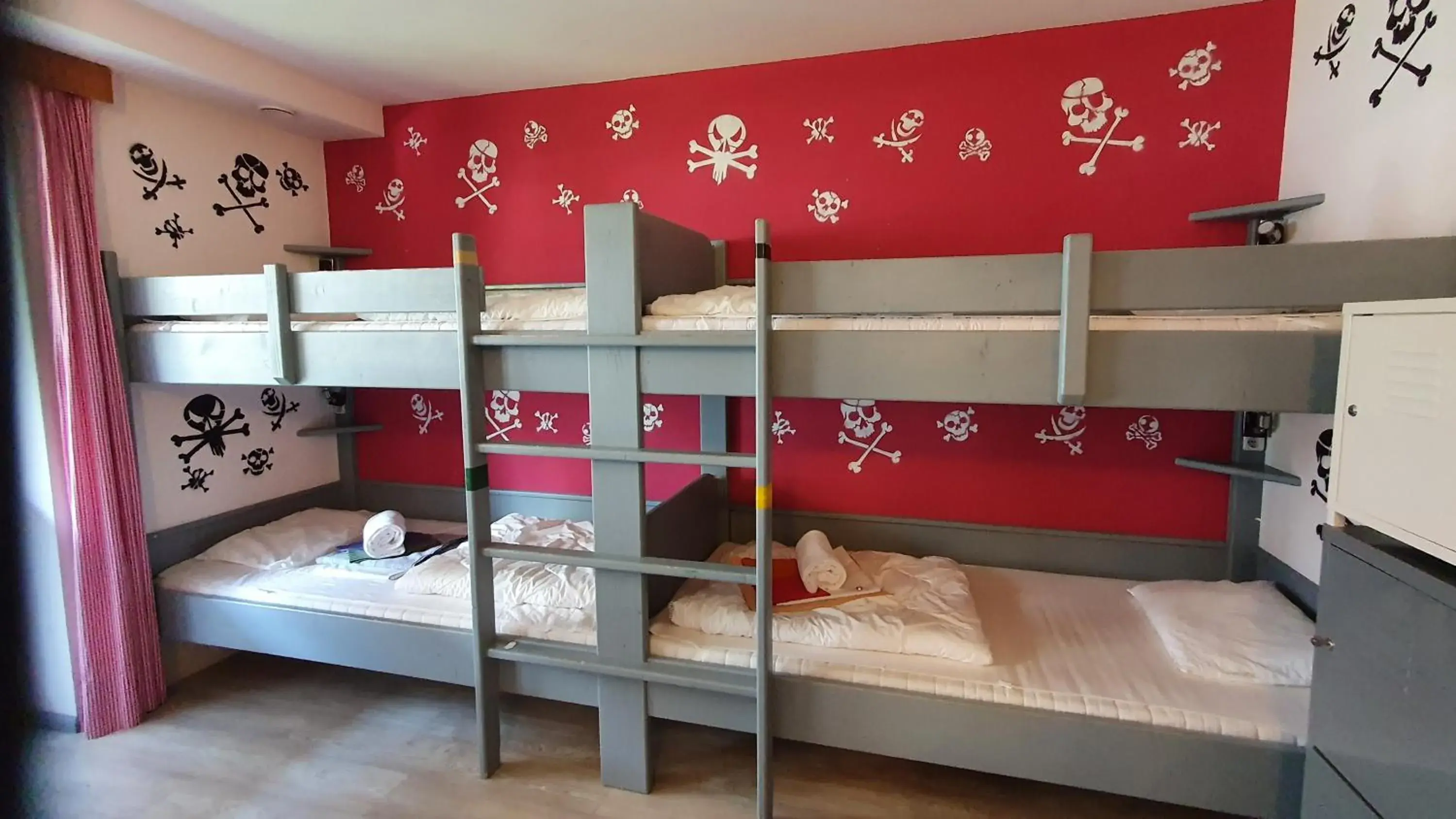 Comfort Dormintory Room - single occupancy in Alpking Hostel Comfort Dormintory Room - single occupancy in Alpking Hostel