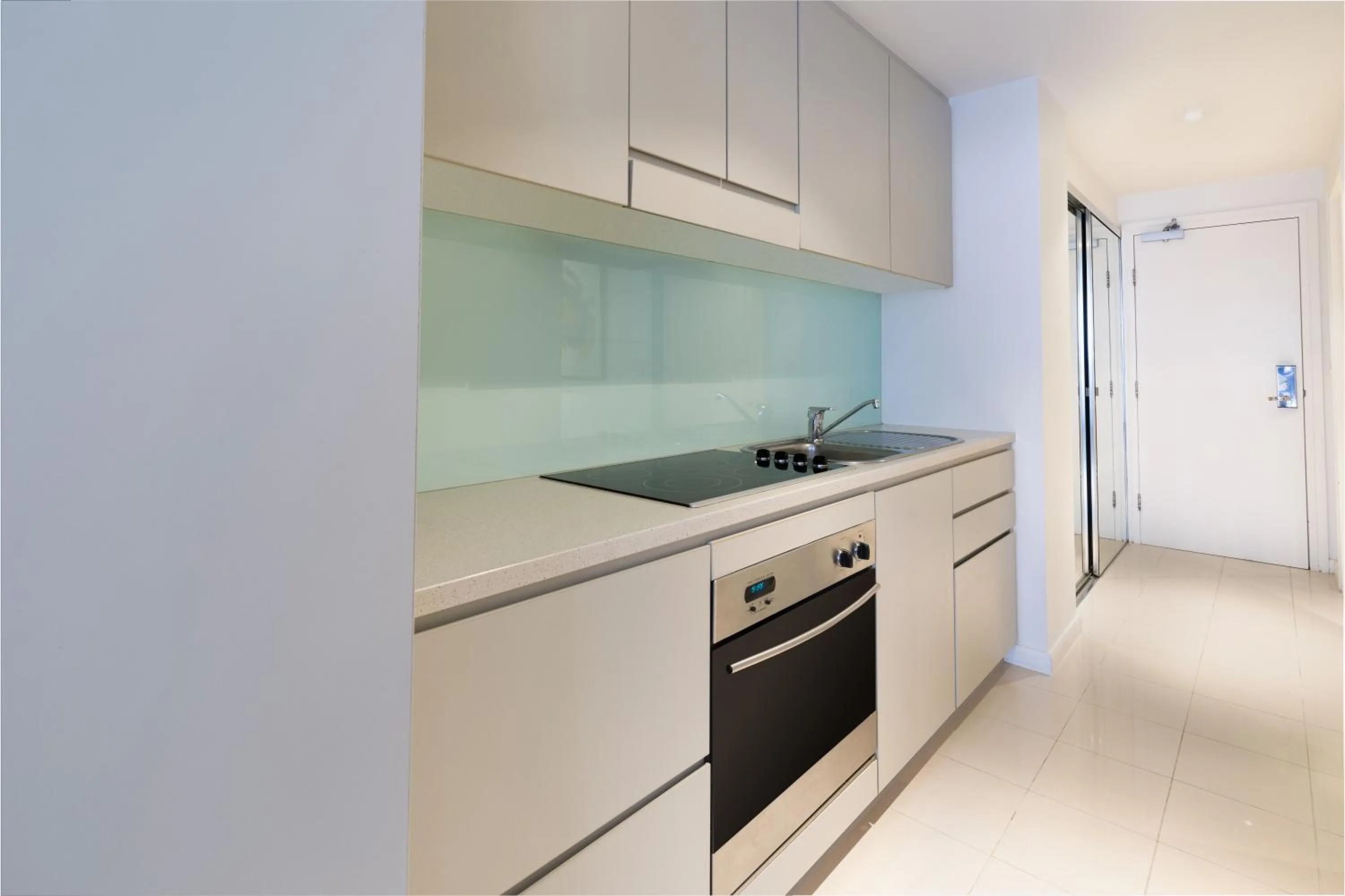 Kitchen or kitchenette in Adina Apartment Hotel Sydney, Darling Harbour