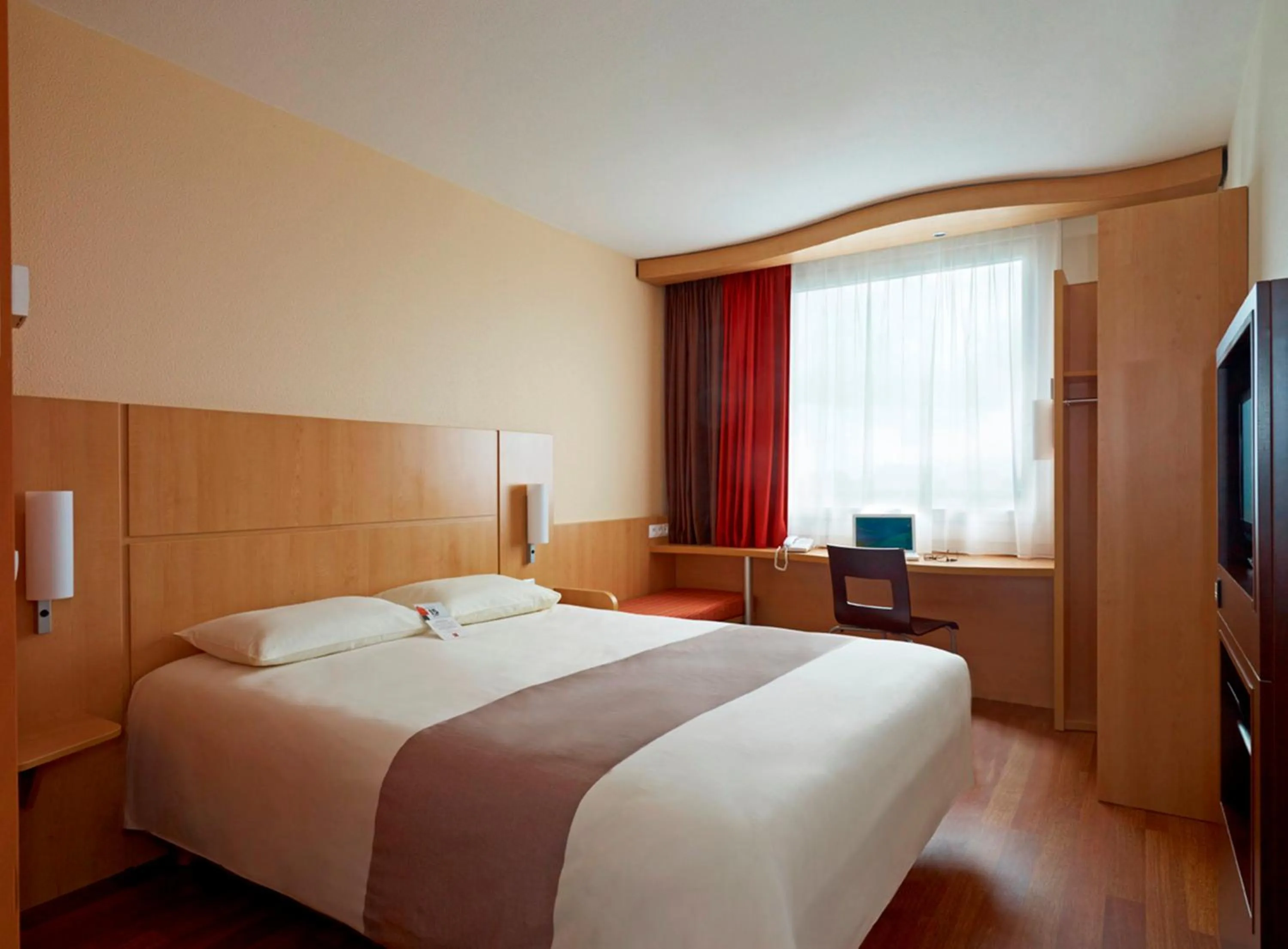 Photo of the whole room, Bed in ibis Warszawa West Station