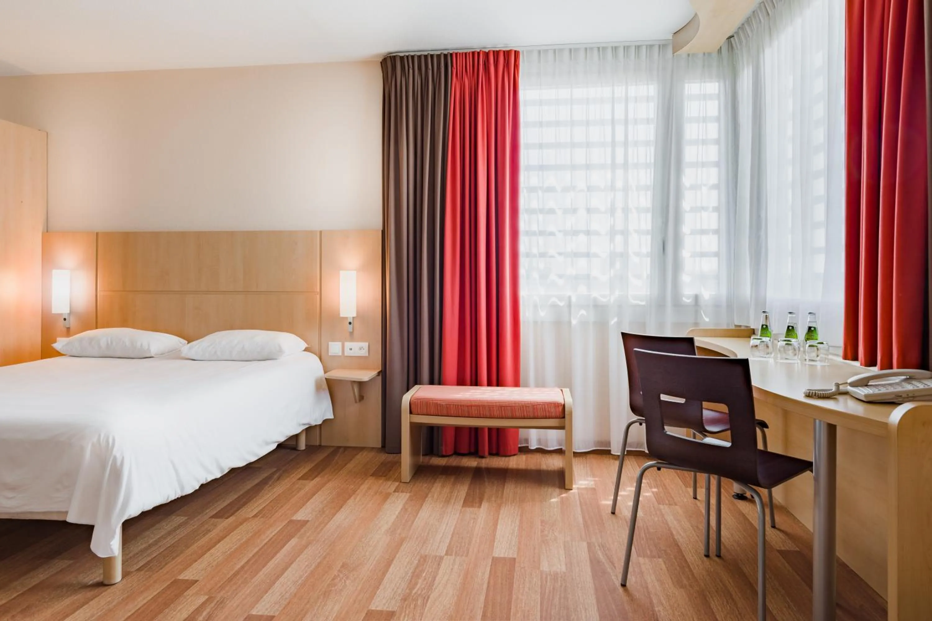 Family, Bed in ibis Warszawa West Station