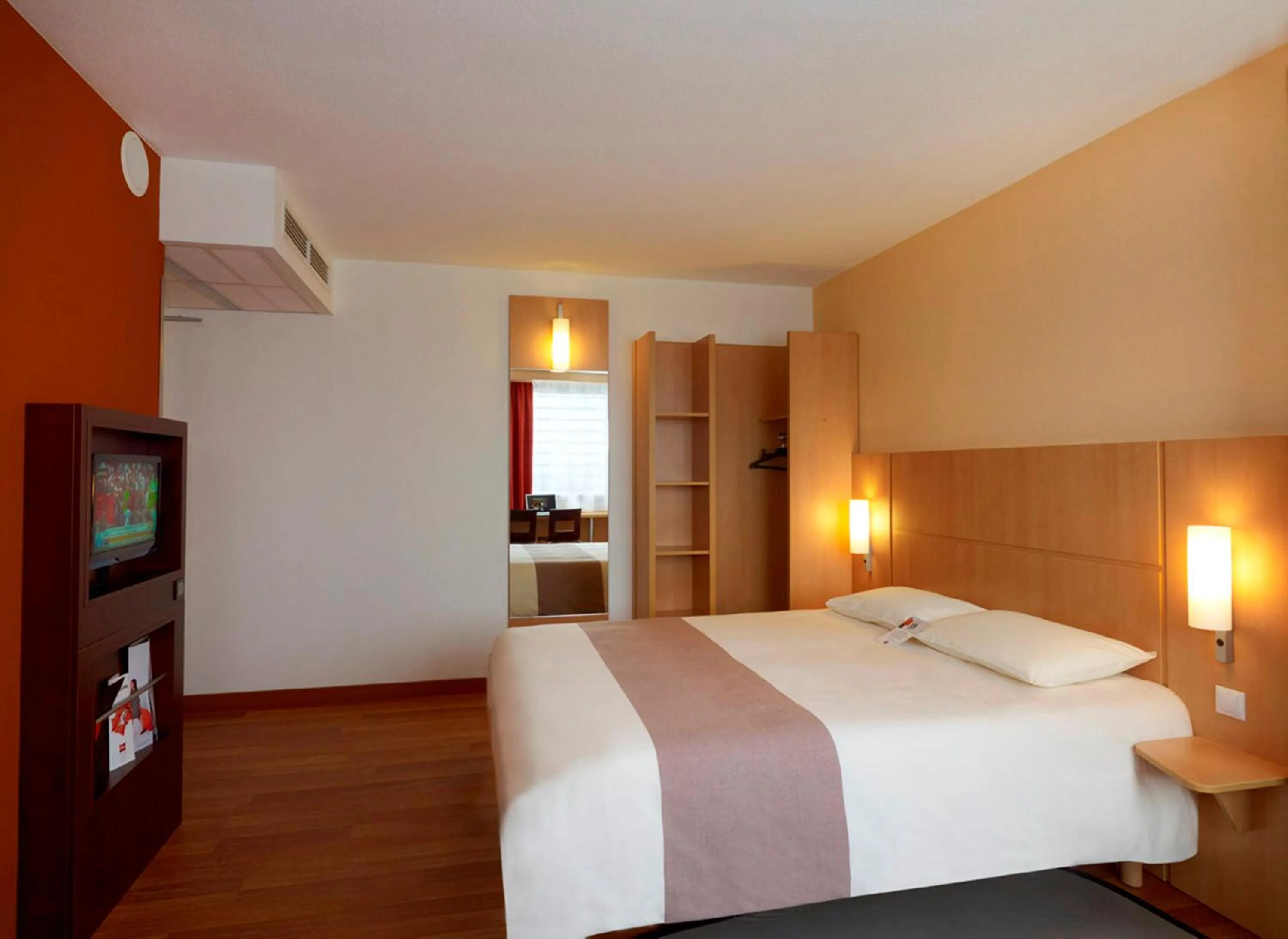 Photo of the whole room, Bed in ibis Warszawa West Station