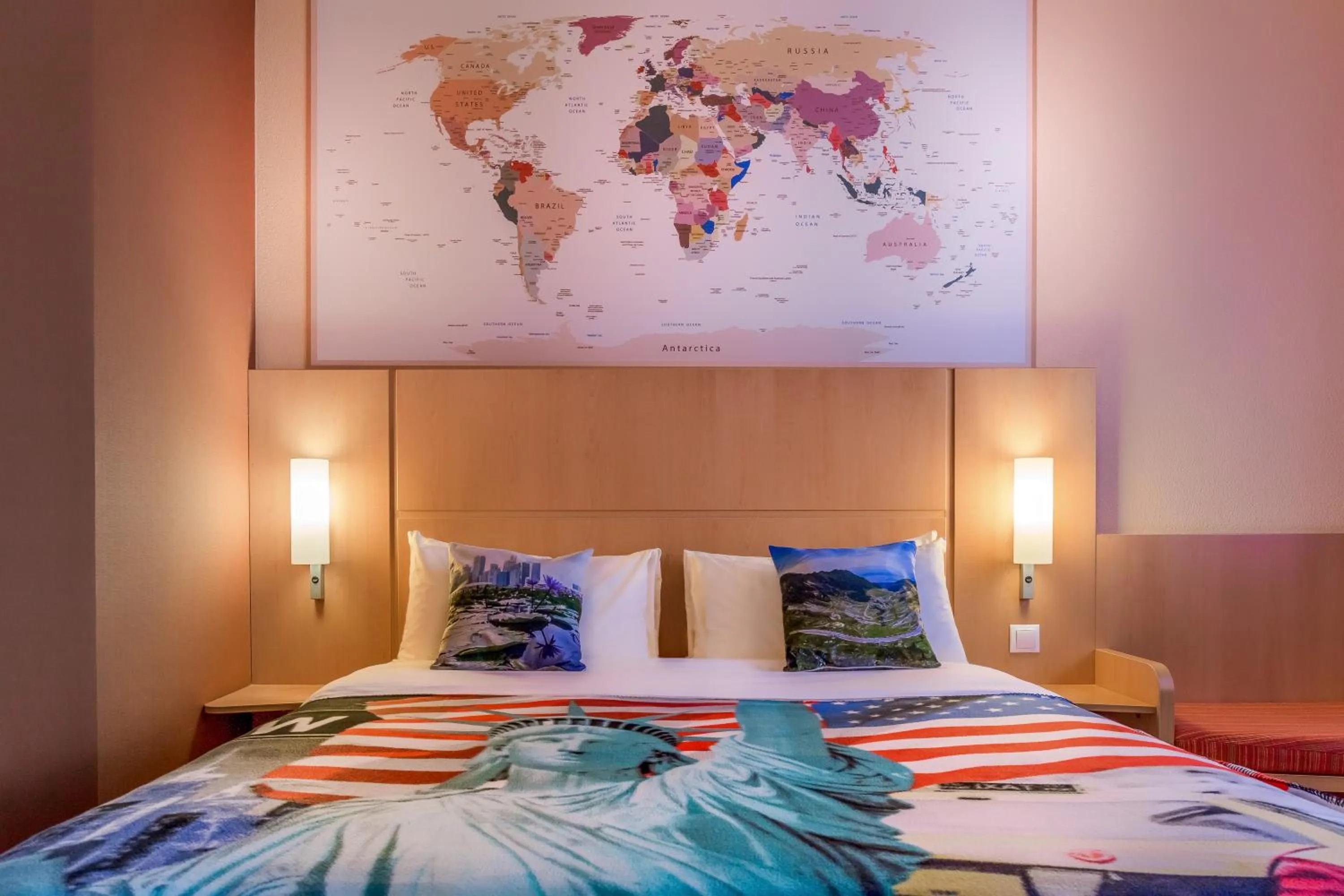 Bed in ibis Warszawa West Station