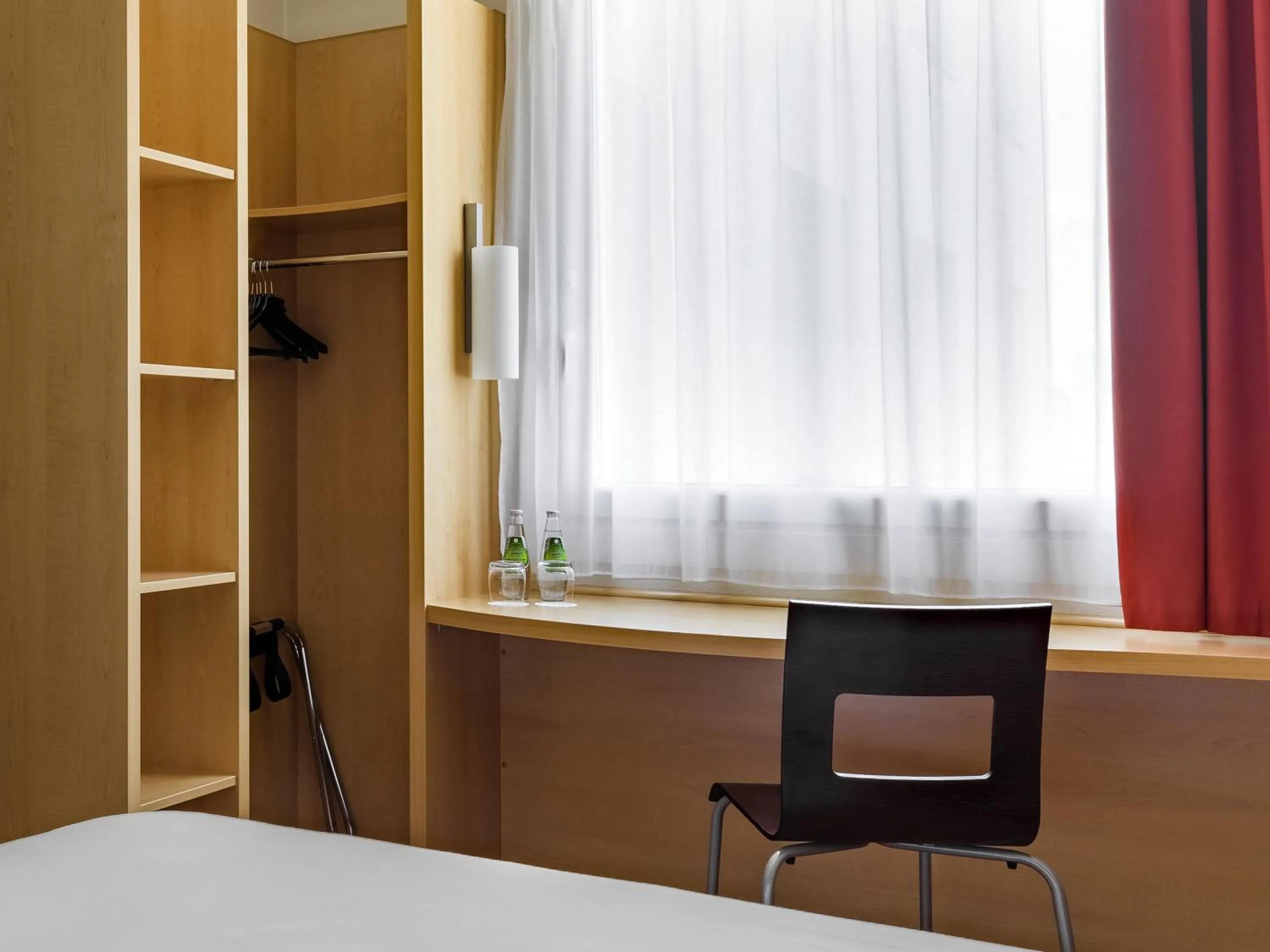 Bedroom, Bed in ibis Warszawa West Station