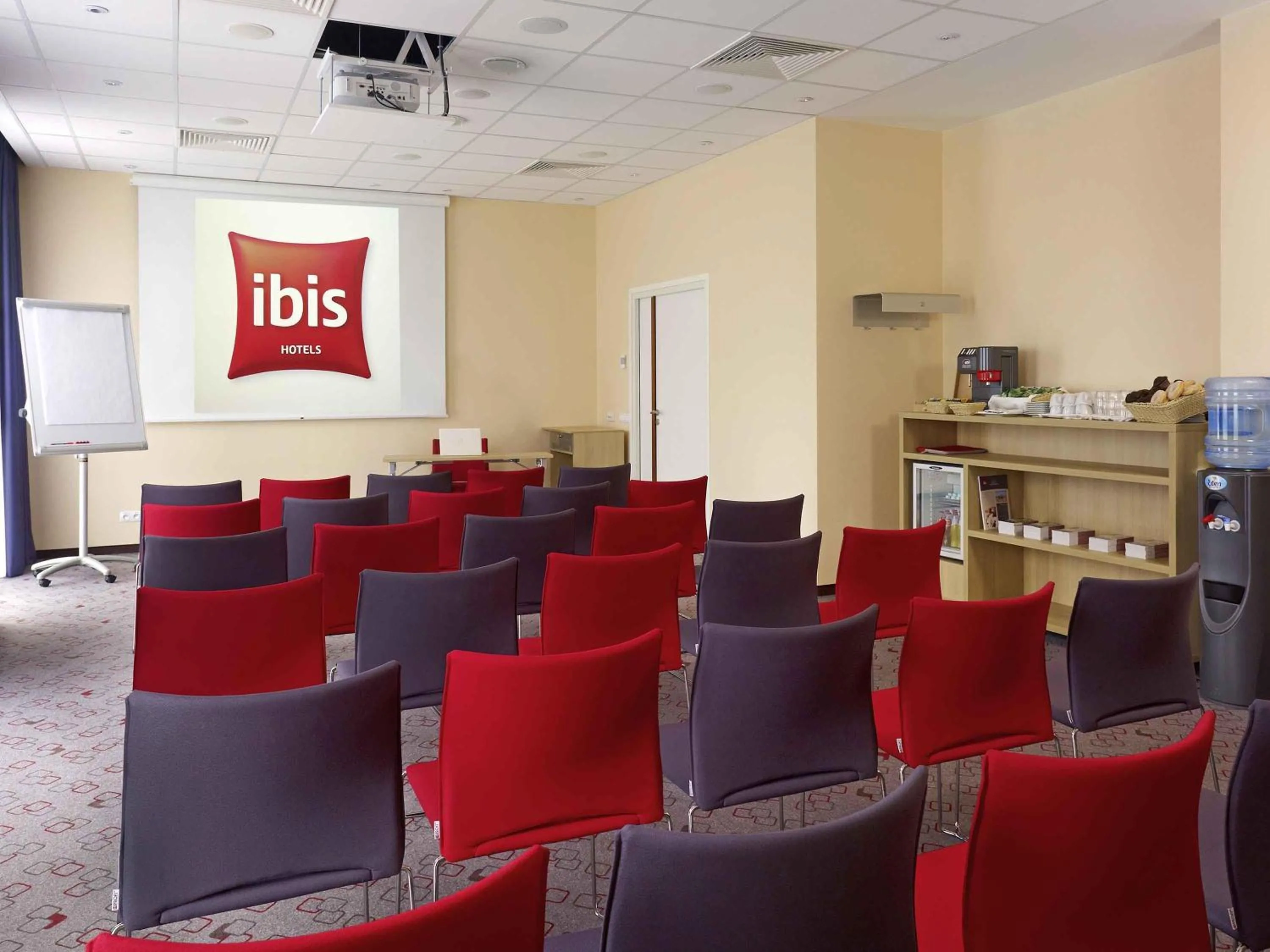 Meeting/conference room in ibis Warszawa West Station