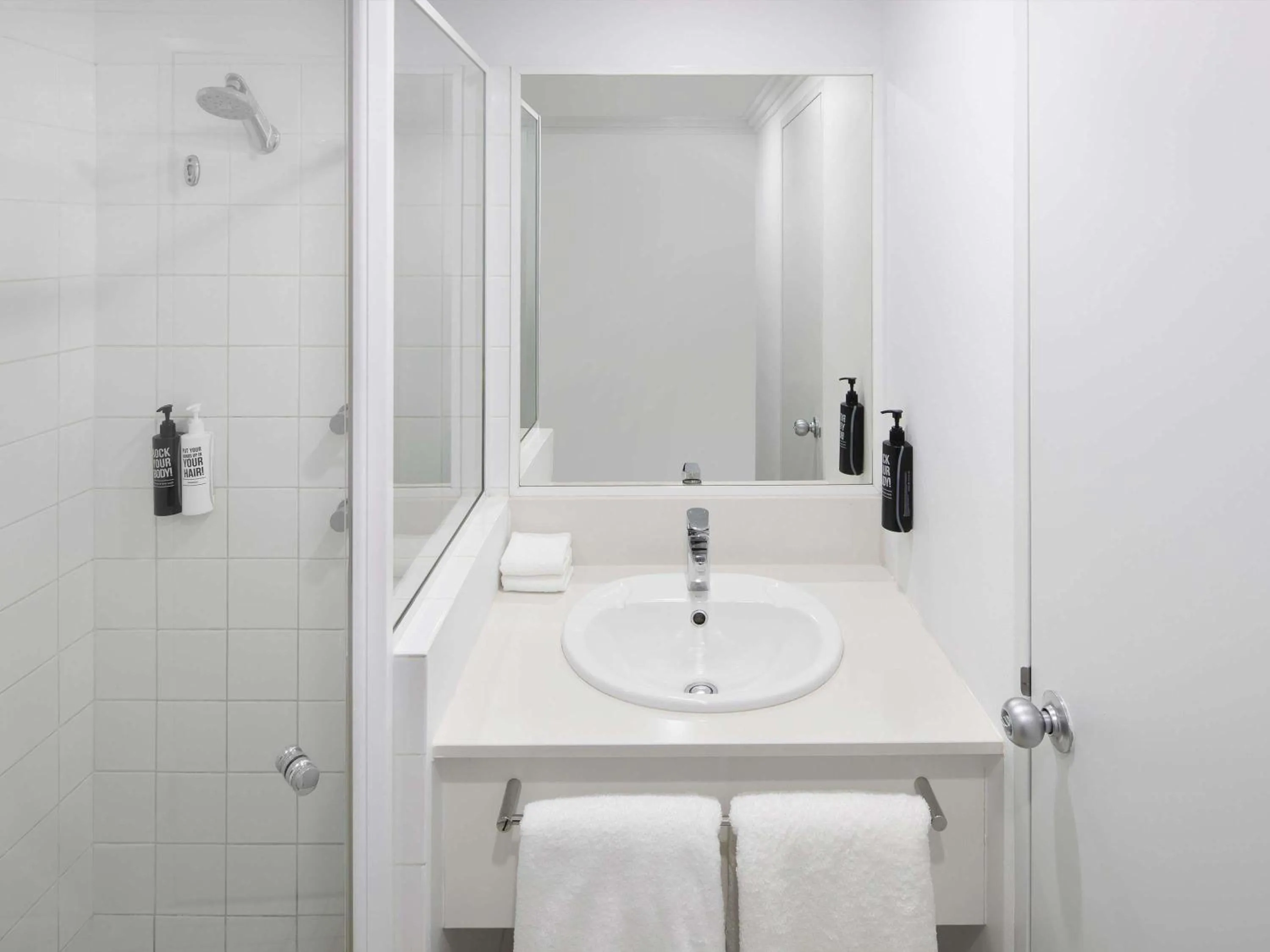 Bedroom in ibis Styles Sydney Central