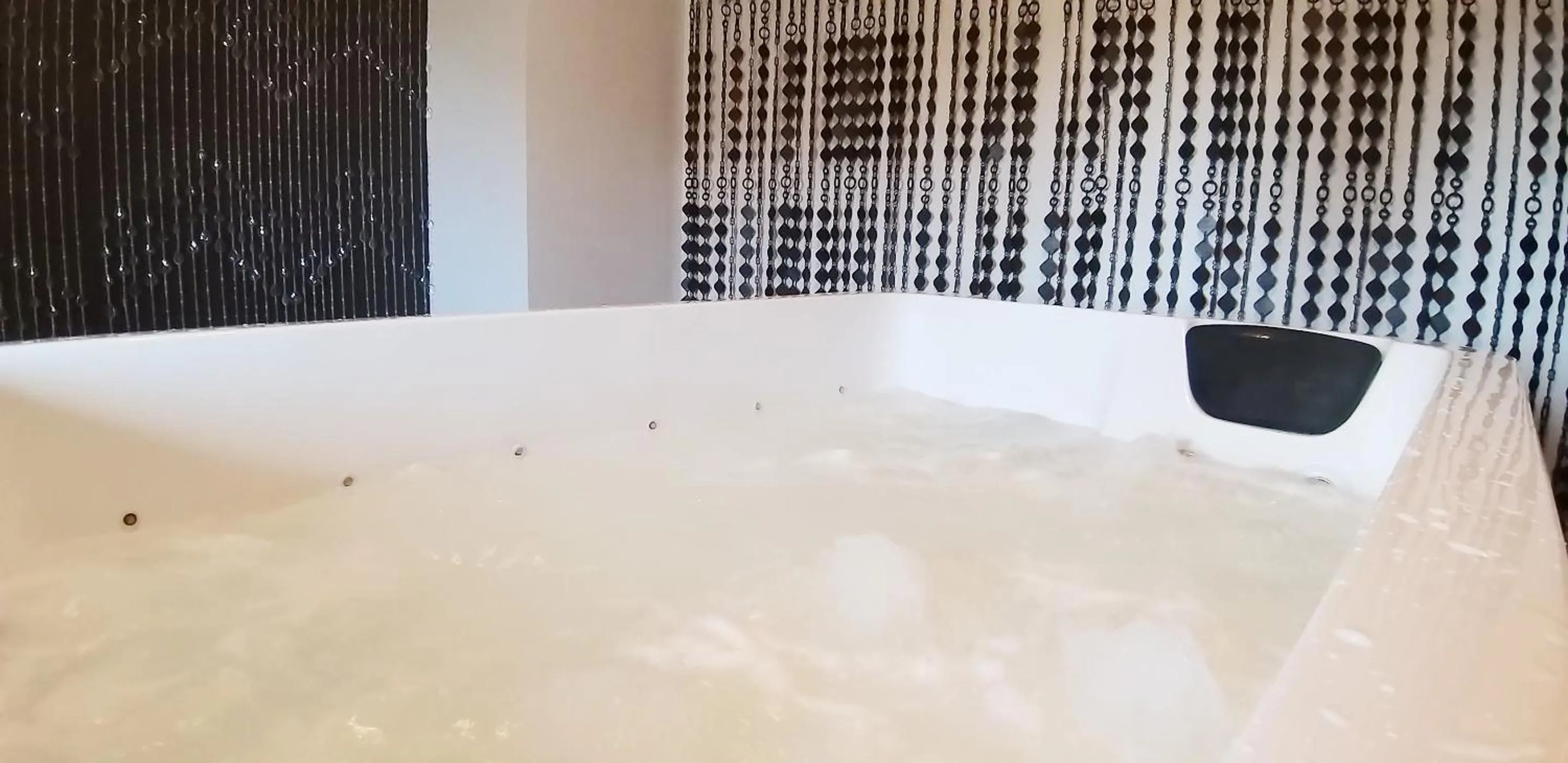 Bedroom, Bathroom in Dream House & Spa Bandol - Céline et Olivier