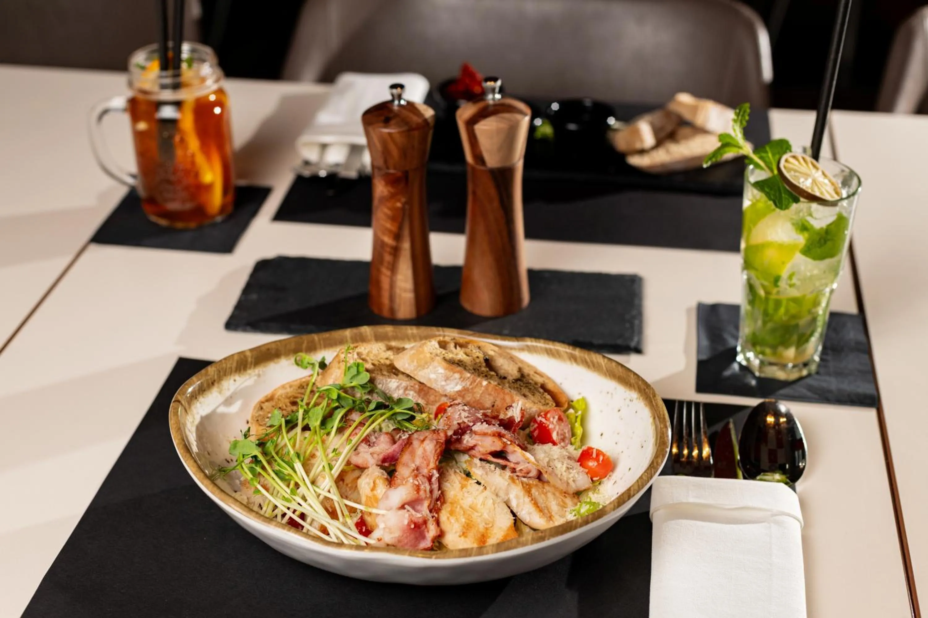 Restaurant/places to eat in Ibis Kraków Stare Miasto