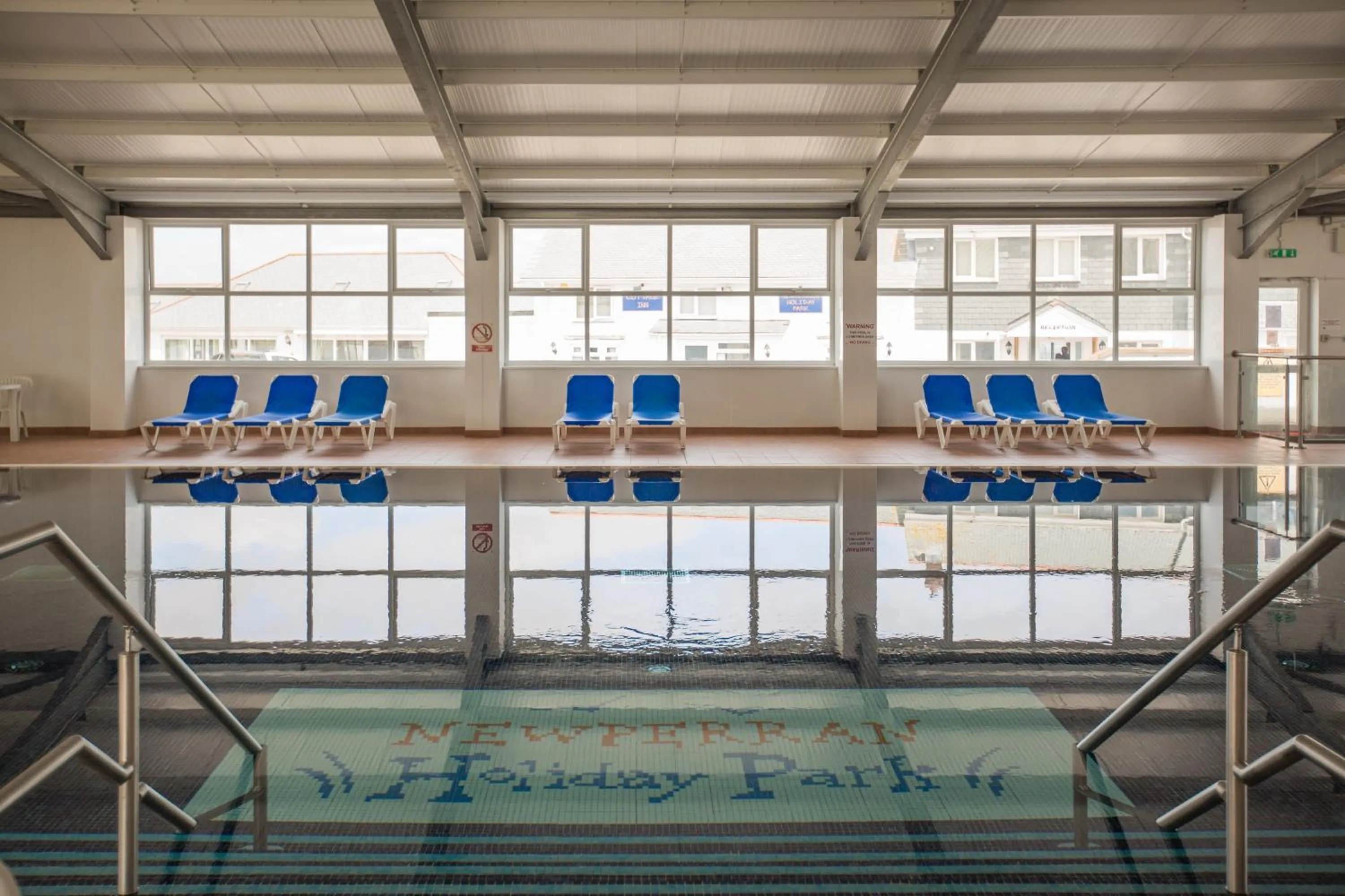 Swimming pool in Newperran Holiday Resort