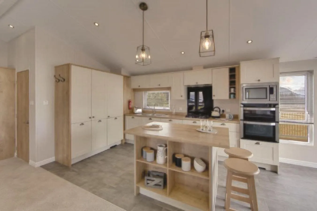 Kitchen or kitchenette in Newperran Holiday Resort