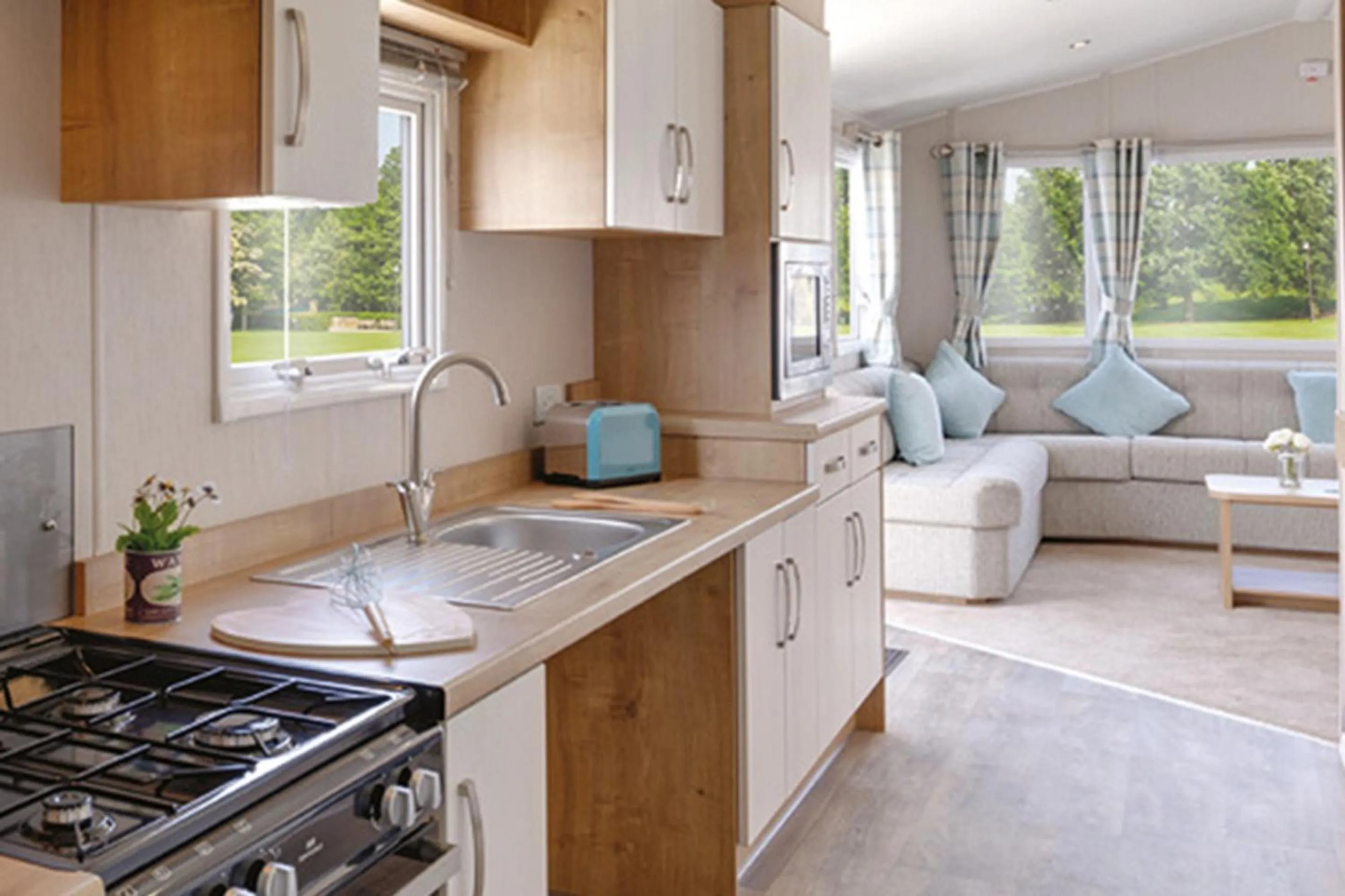 Kitchen or kitchenette in Newperran Holiday Resort