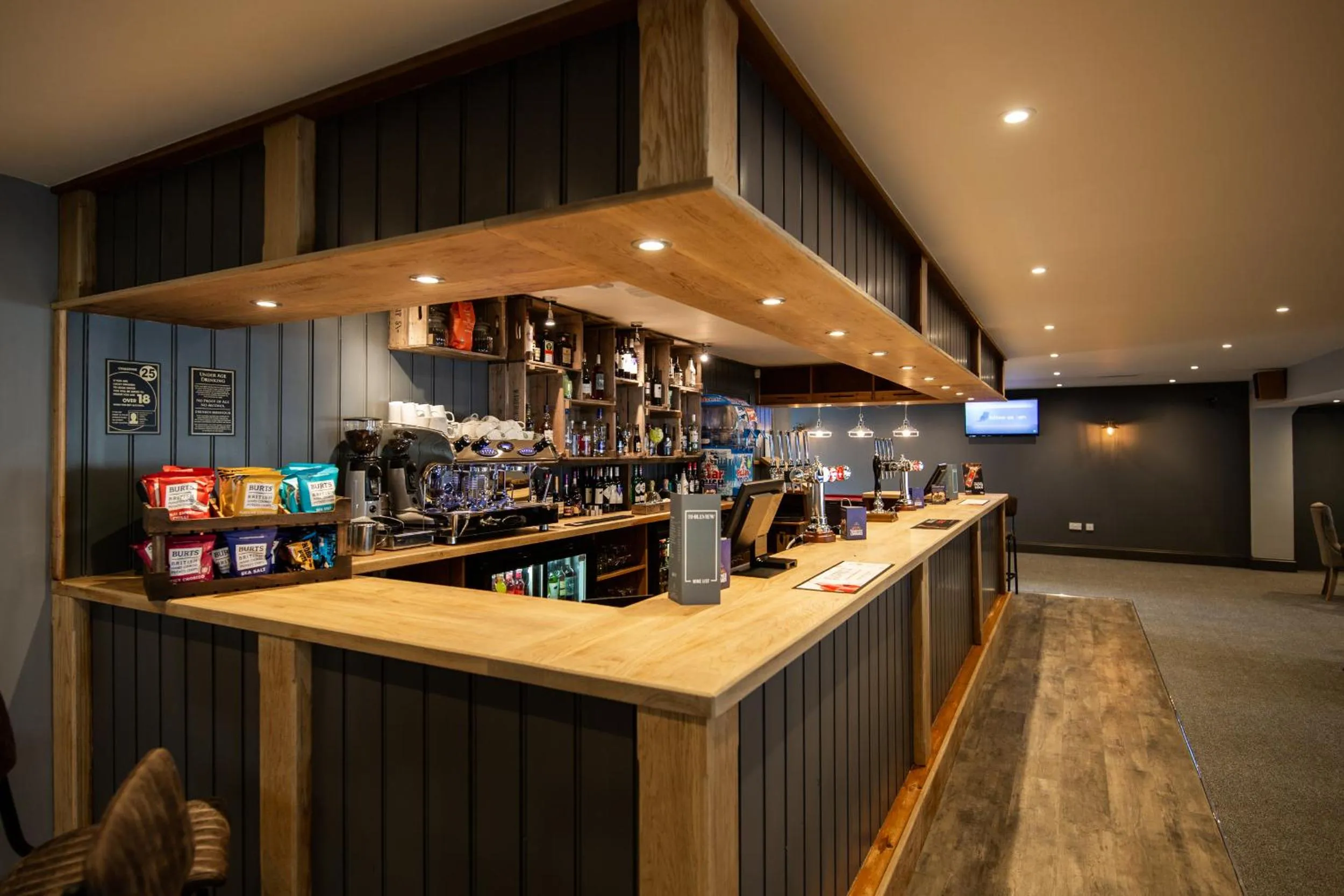 Lounge or bar in Newperran Holiday Resort