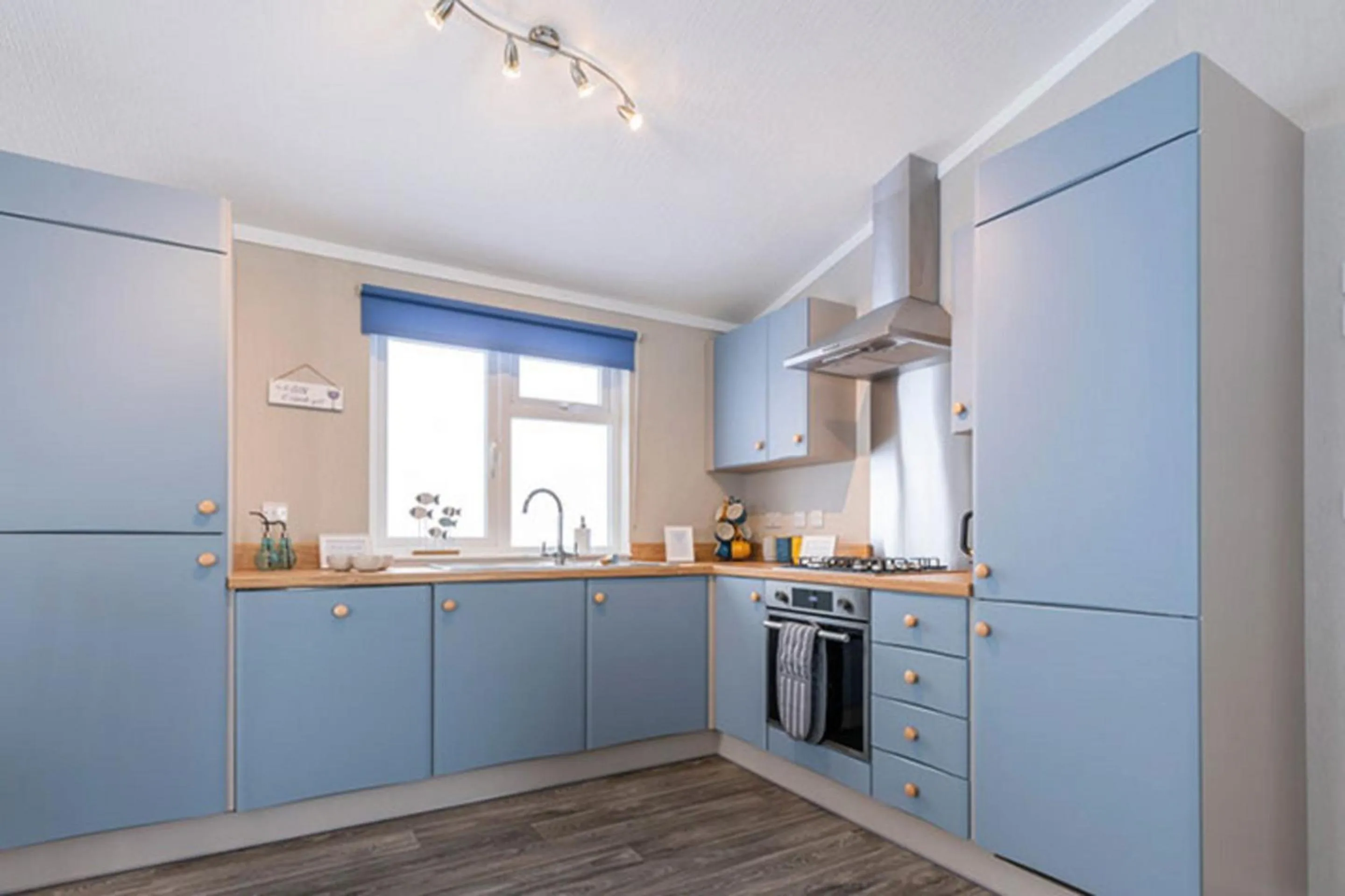 Kitchen or kitchenette in Newperran Holiday Resort
