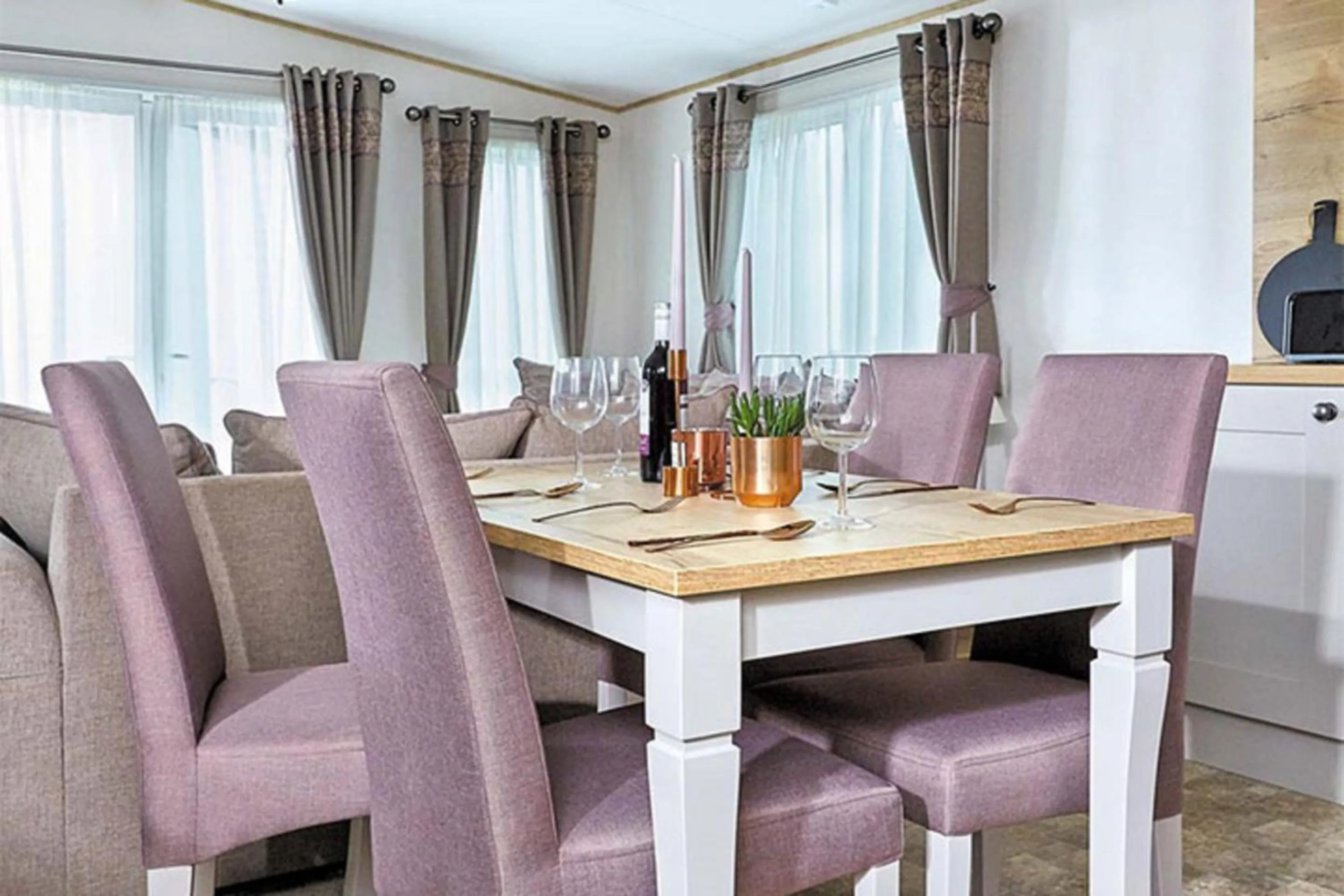 Dining area in Newperran Holiday Resort