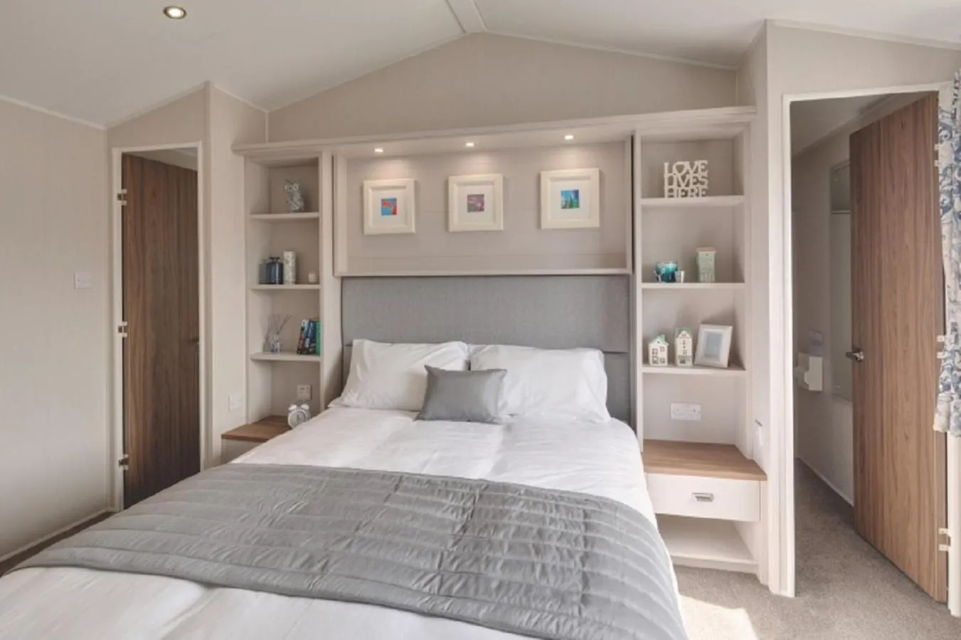 Bedroom, Bed in Newperran Holiday Resort