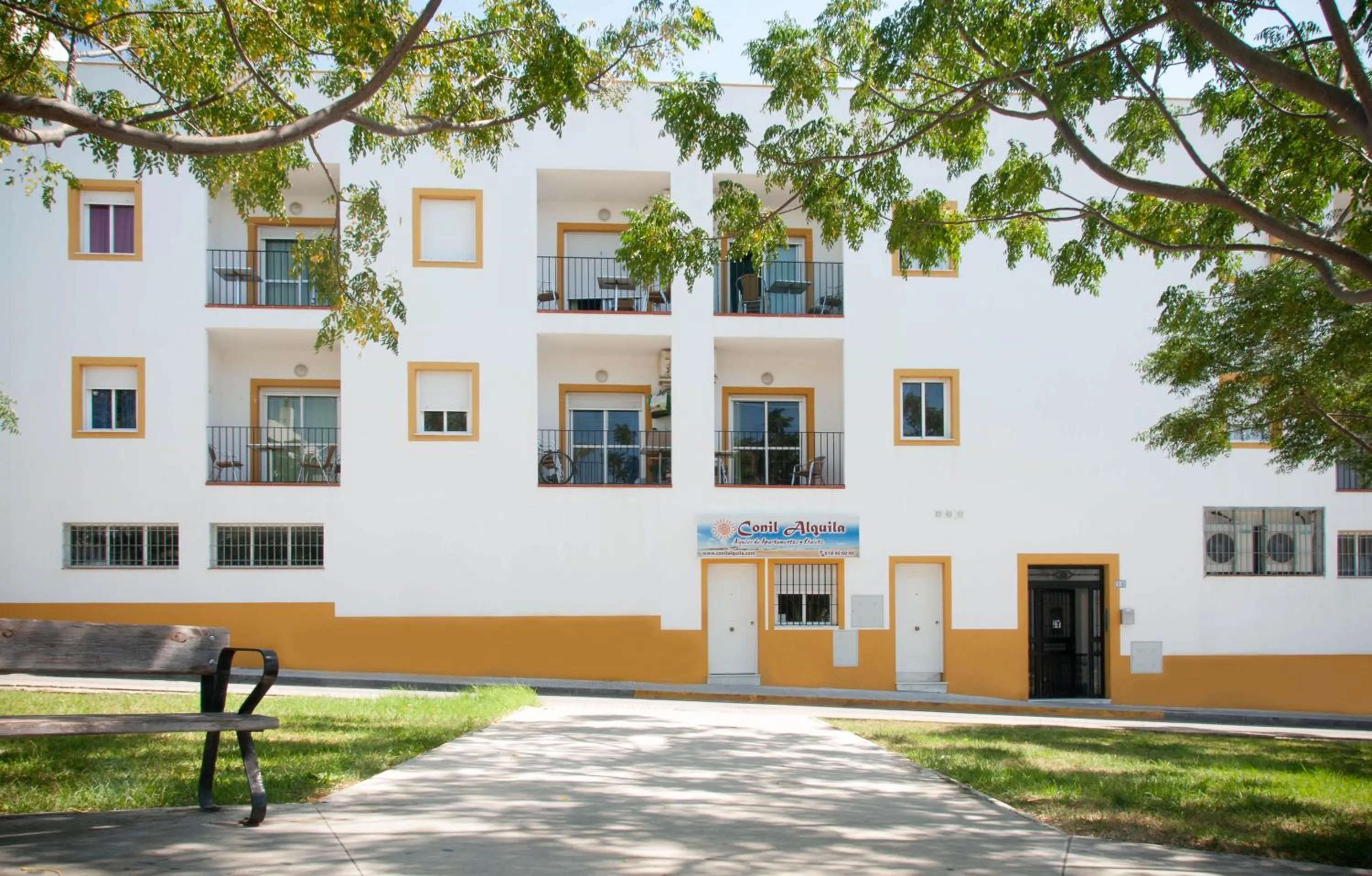 Facade/entrance in Apartamentos Conil Alquila