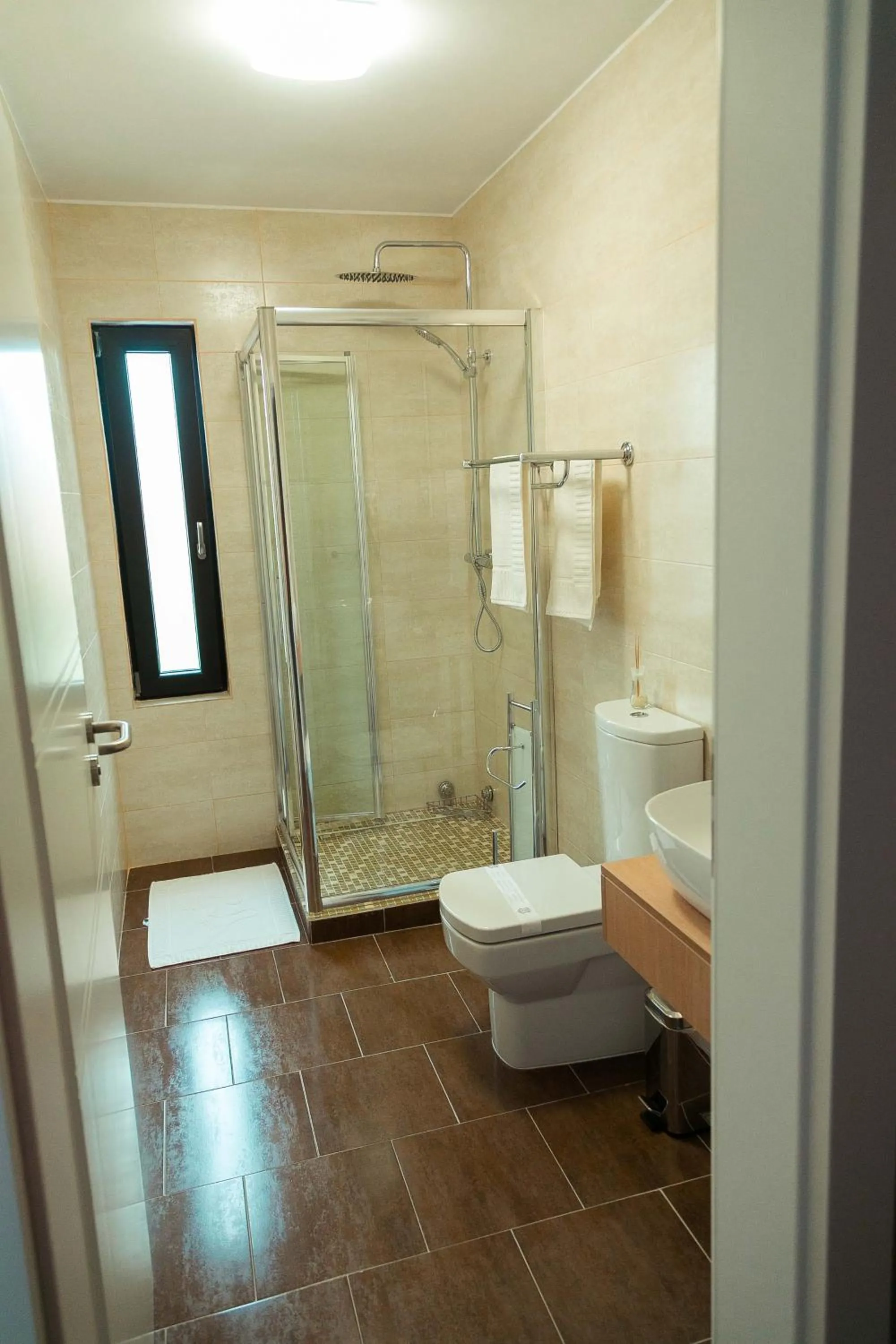 Twin Room with Balcony in Pensiune Confort Morosanu