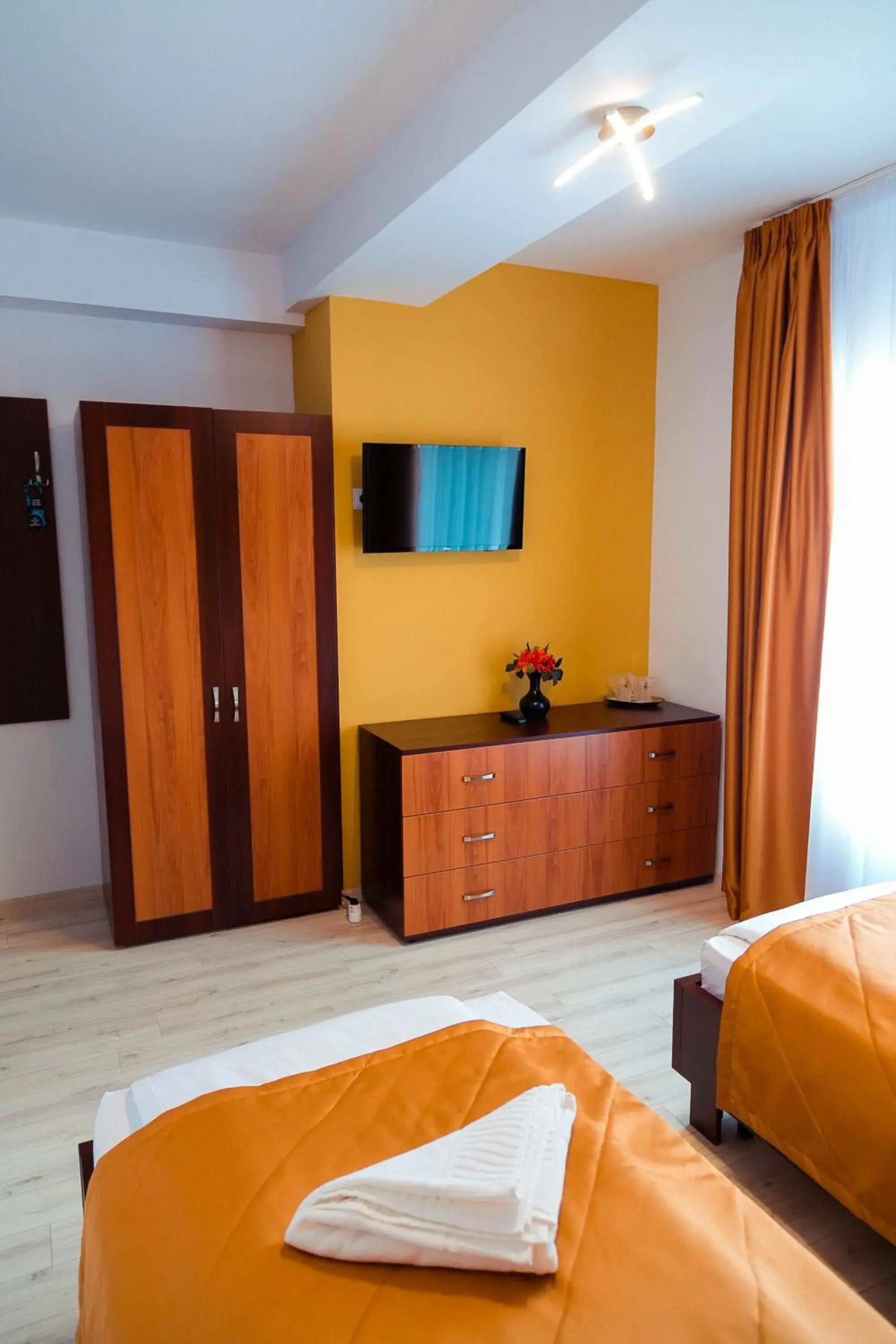 Twin Room with Garden View in Pensiune Confort Morosanu Twin Room with Garden View in Pensiune Confort Morosanu