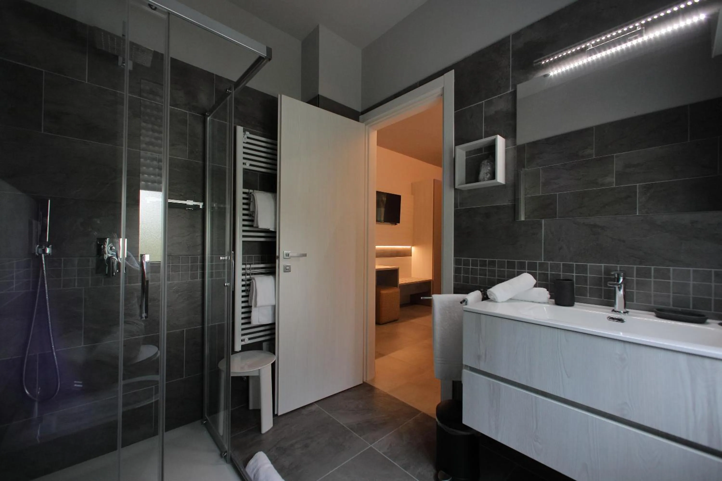 Shower in Hotel Campanello
