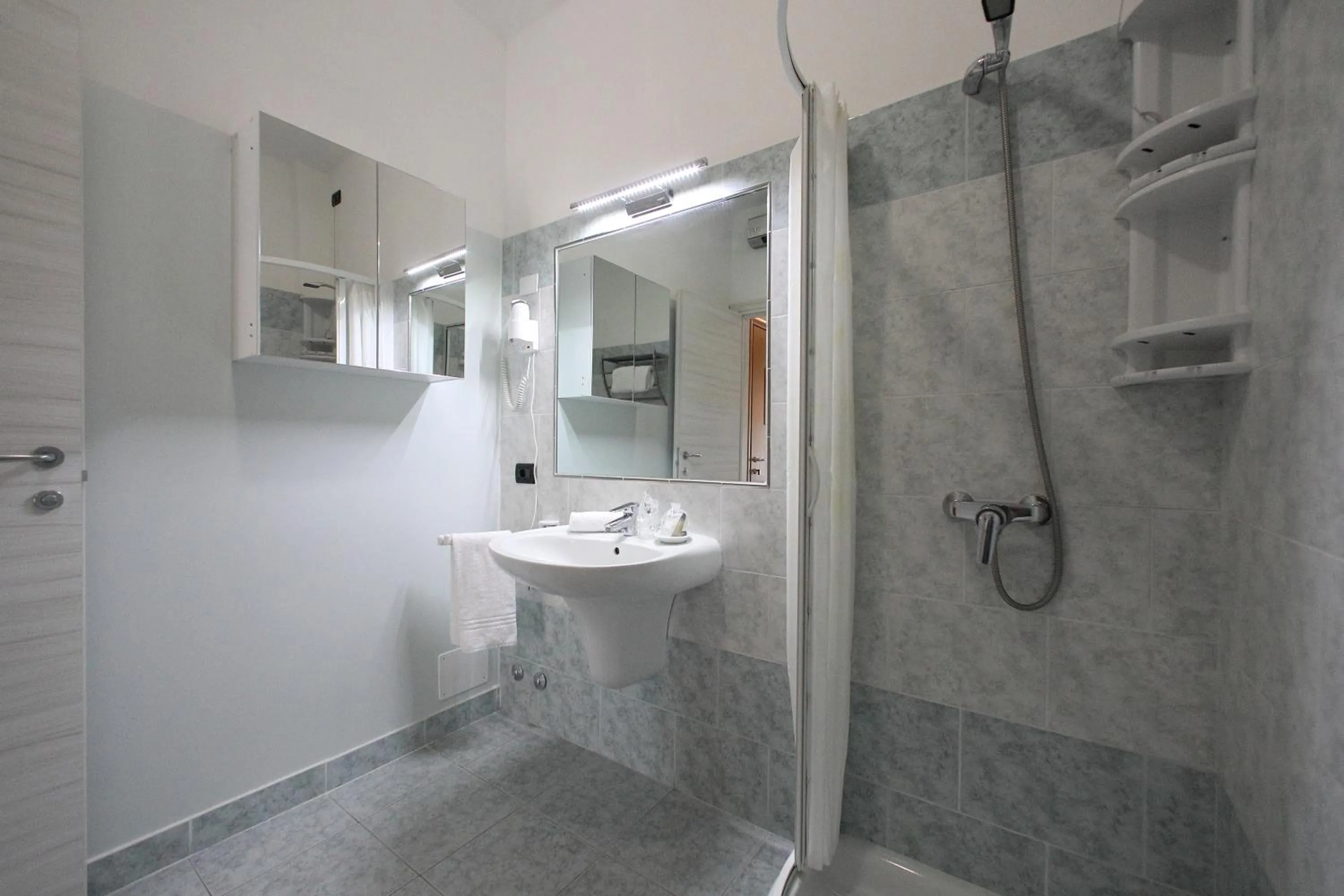 Shower in Hotel Campanello