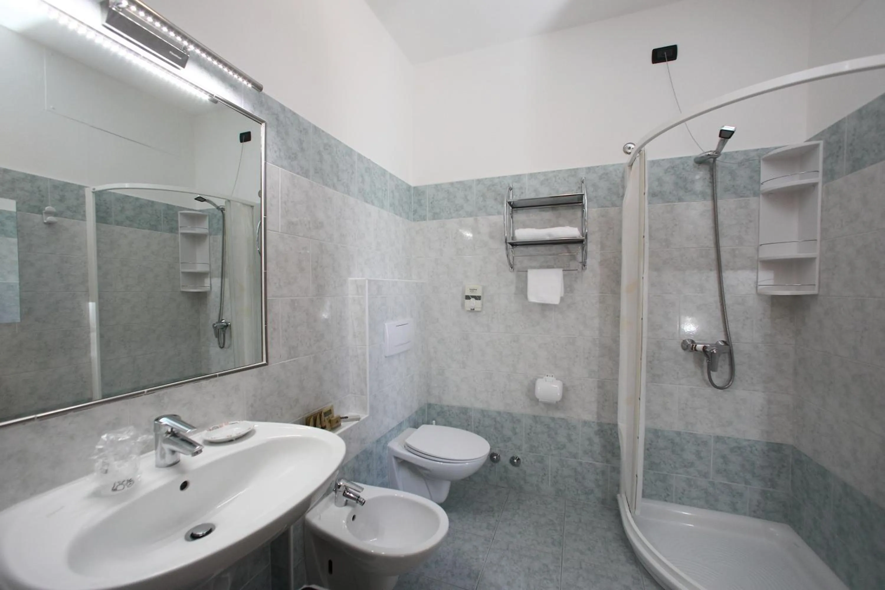 Shower in Hotel Campanello