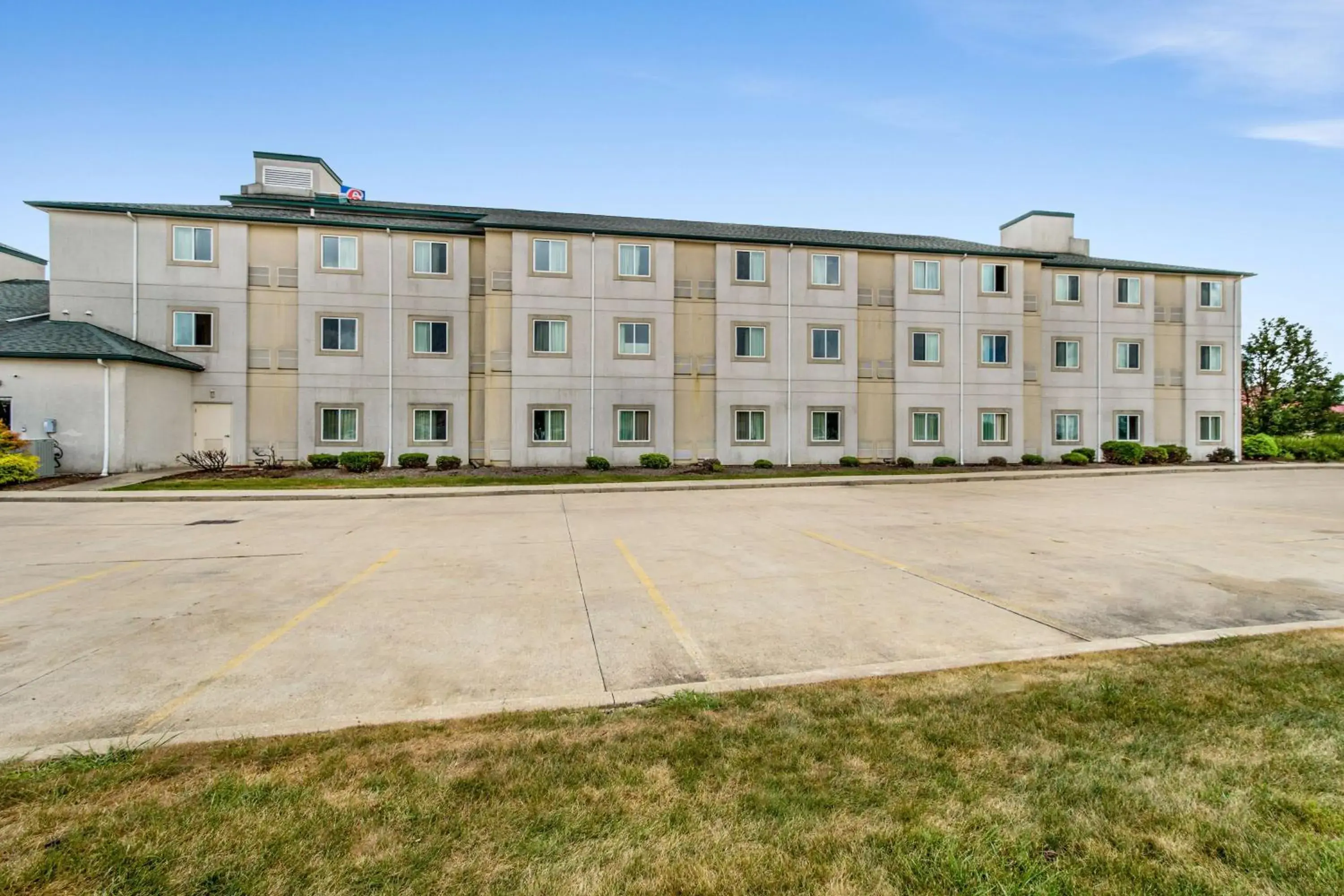Property building in Motel 6-Medina, OH - Cleveland Property building in Motel 6-Medina, OH - Cleveland