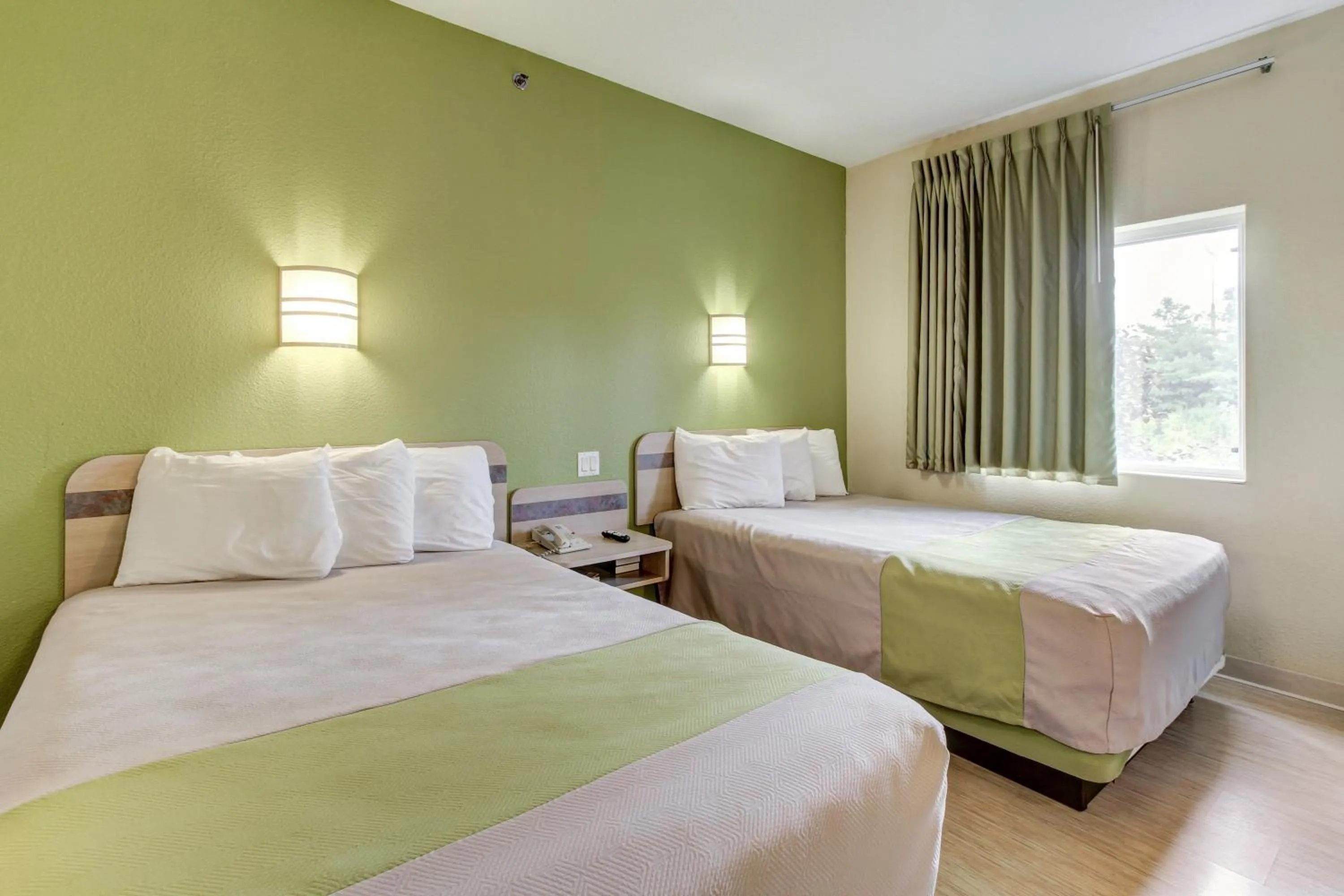 Bedroom, Bed in Motel 6-Medina, OH - Cleveland