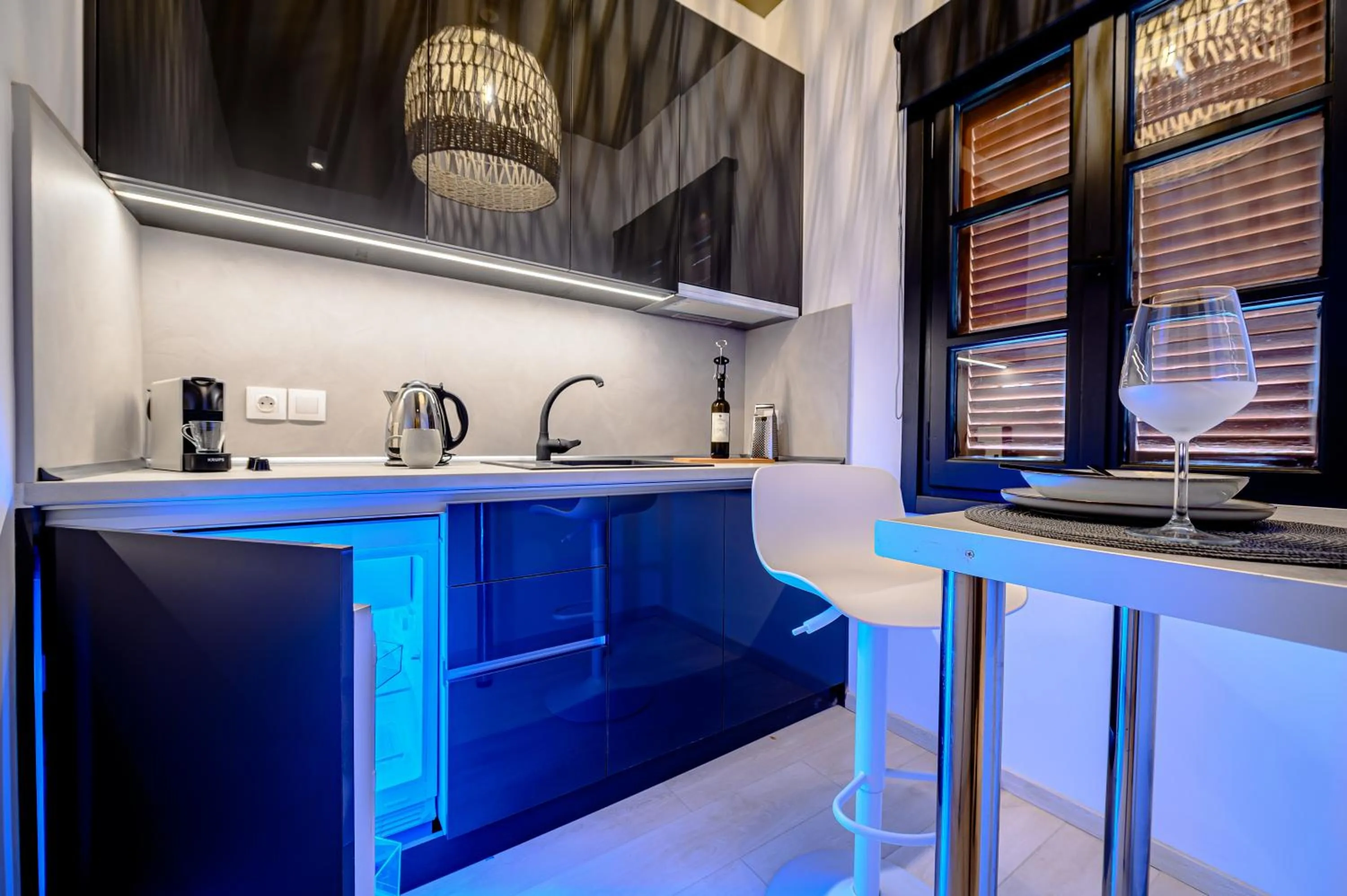 Eleni Zirganou Studios & Apartments
