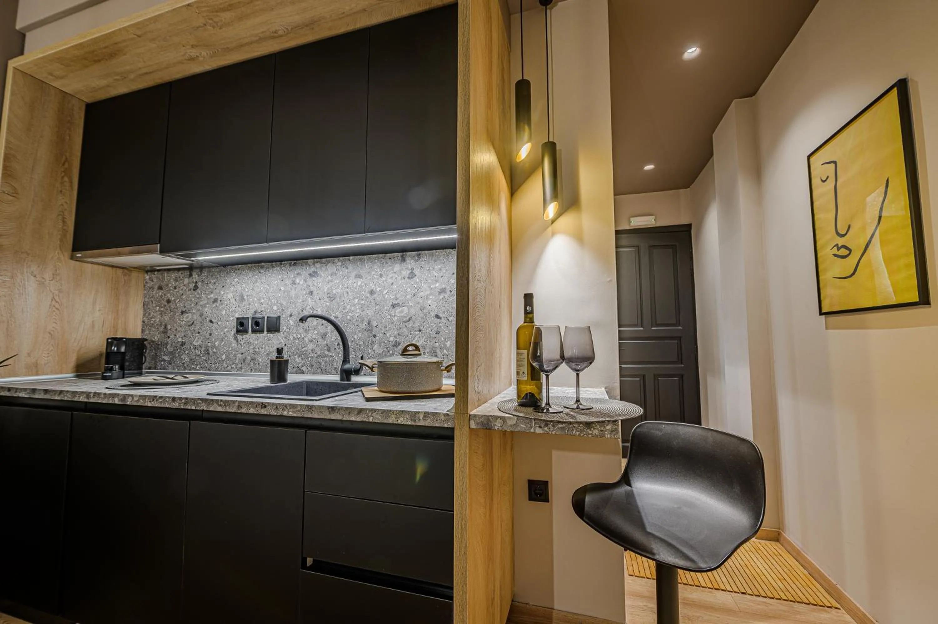 Eleni Zirganou Studios & Apartments