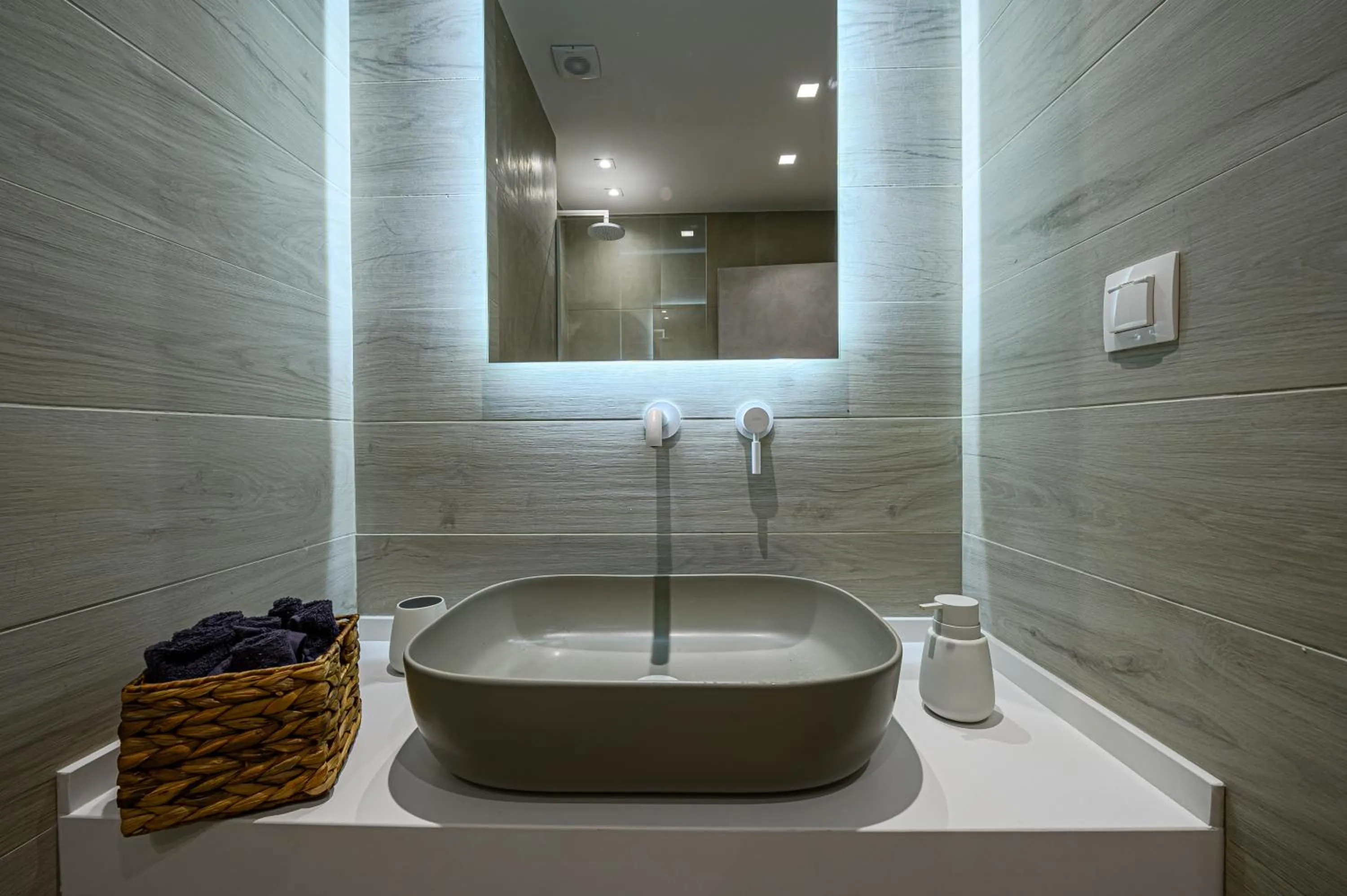 Eleni Zirganou Studios & Apartments