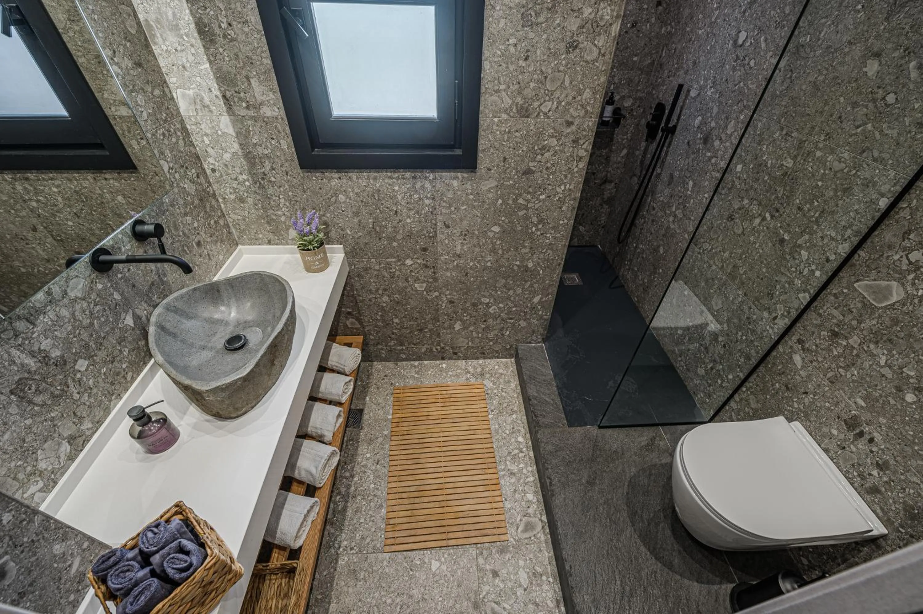 Eleni Zirganou Studios & Apartments