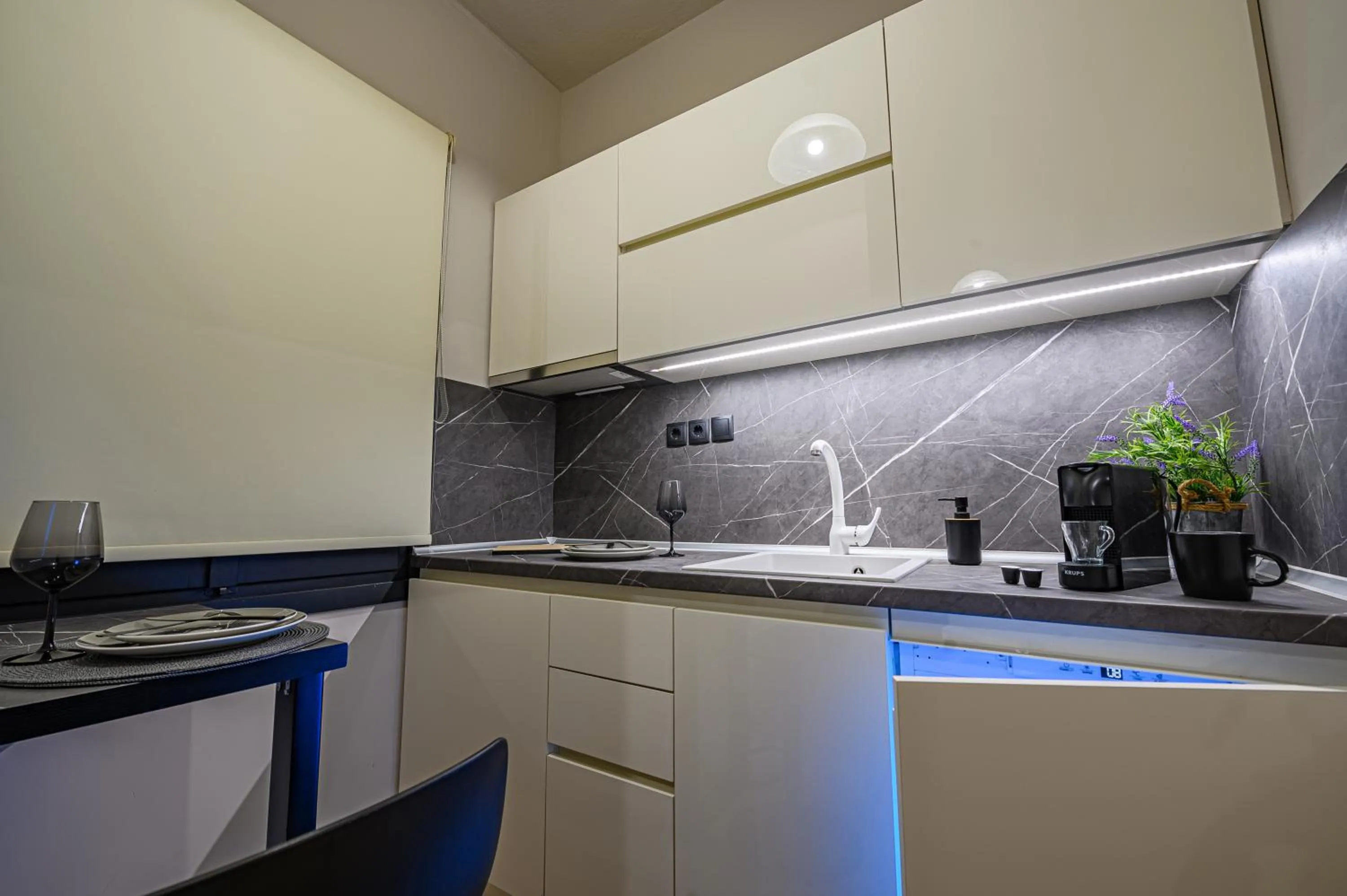 Eleni Zirganou Studios & Apartments