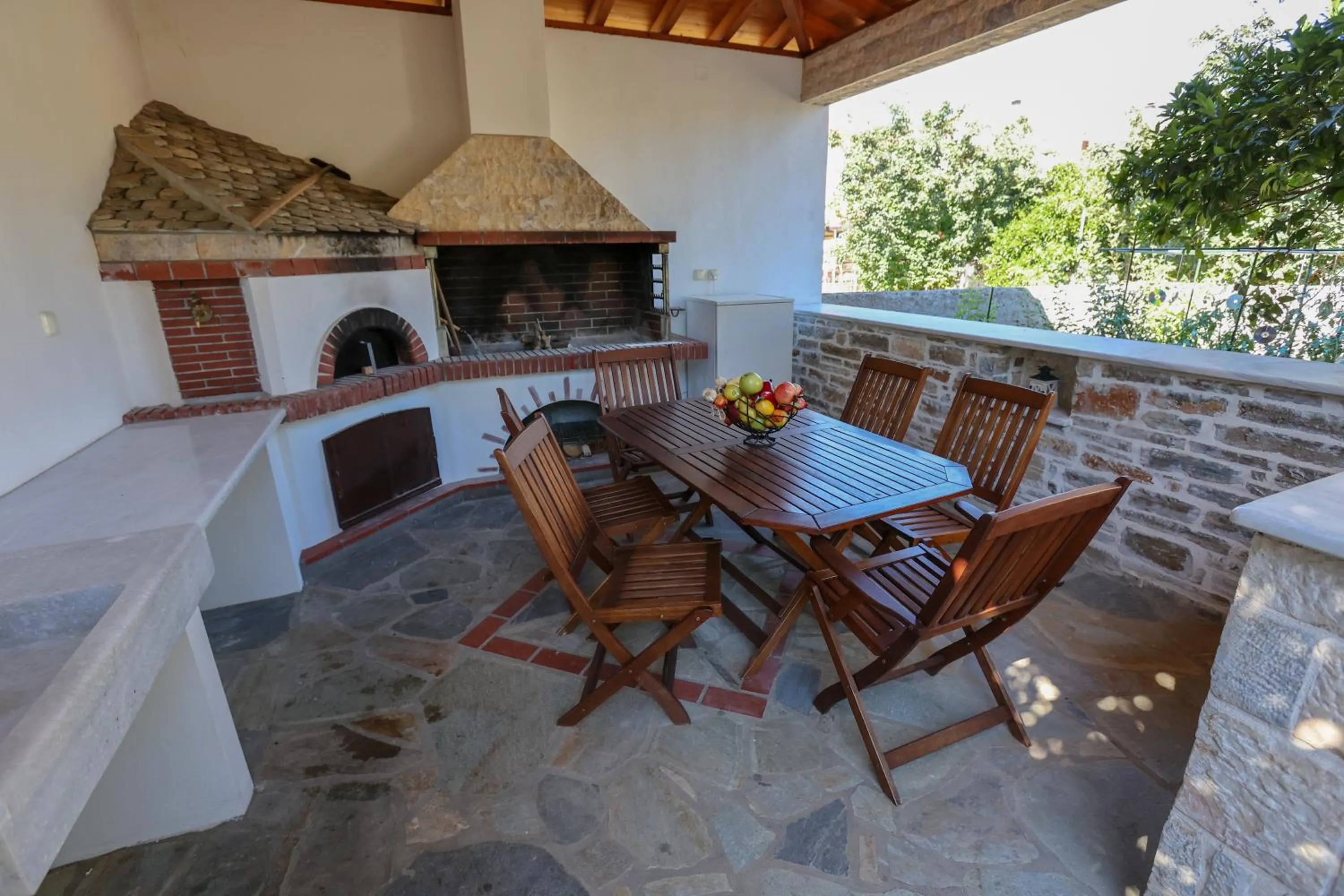 Eleni Zirganou Studios & Apartments