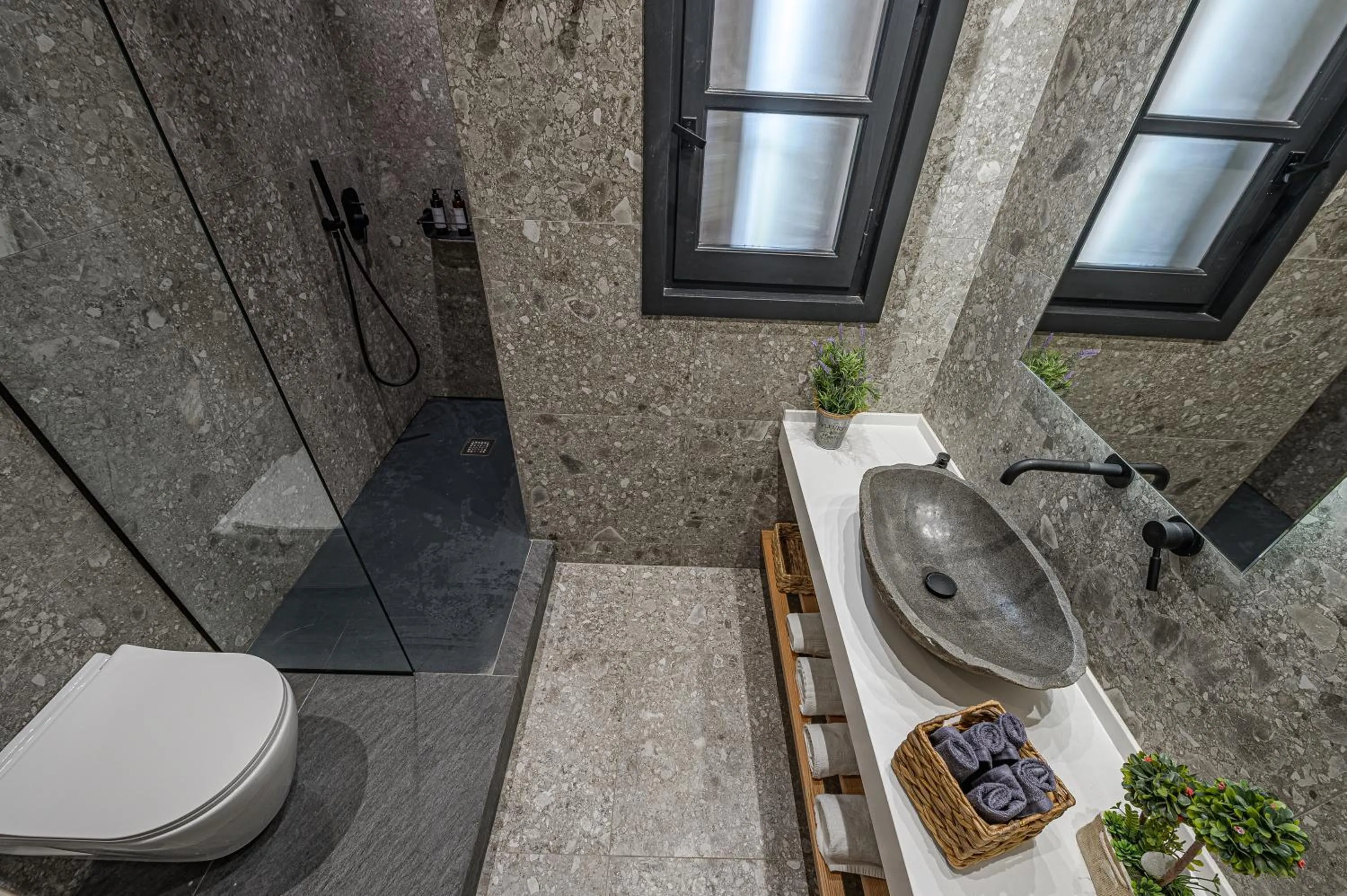 Eleni Zirganou Studios & Apartments