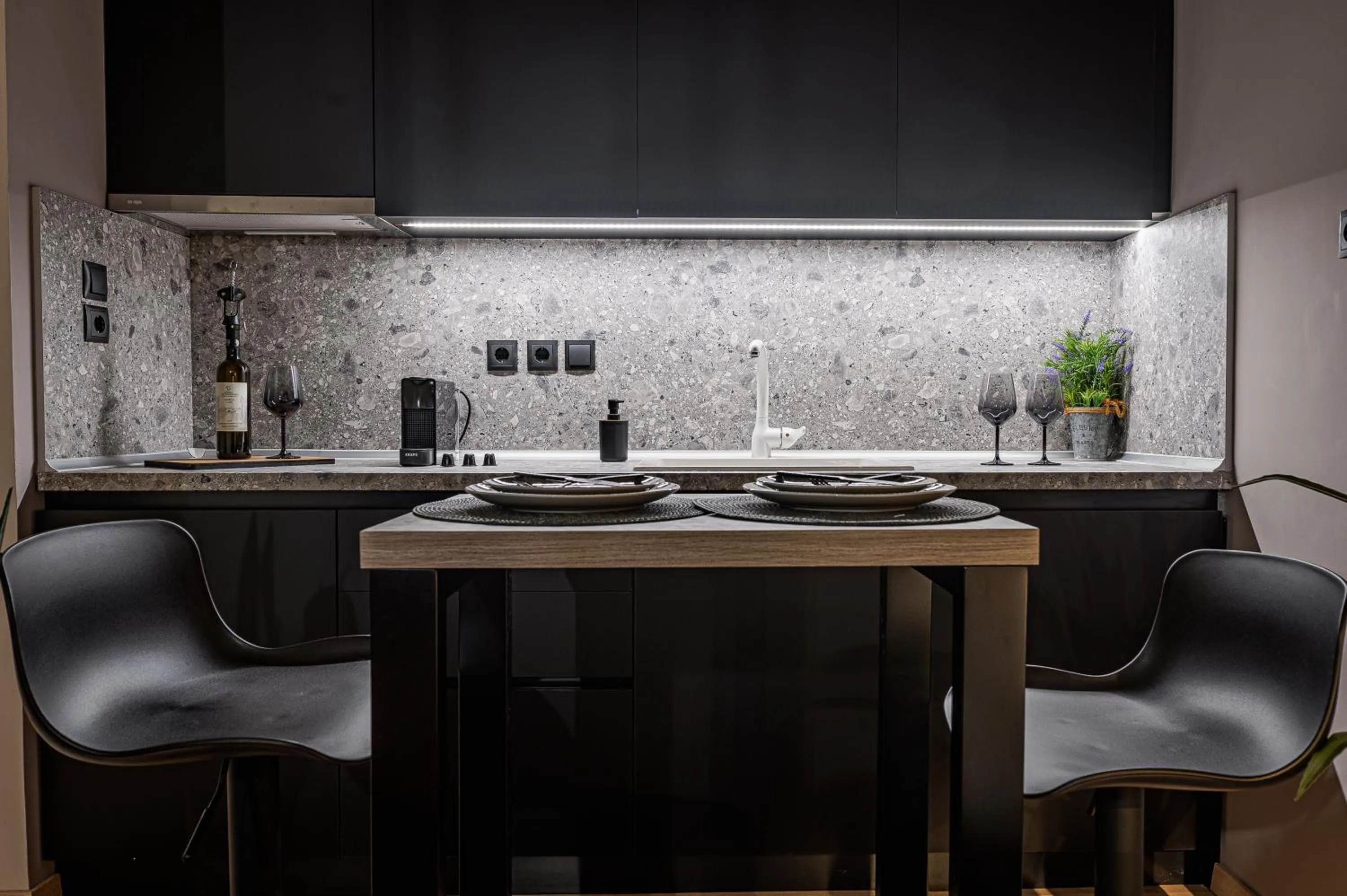 Eleni Zirganou Studios & Apartments