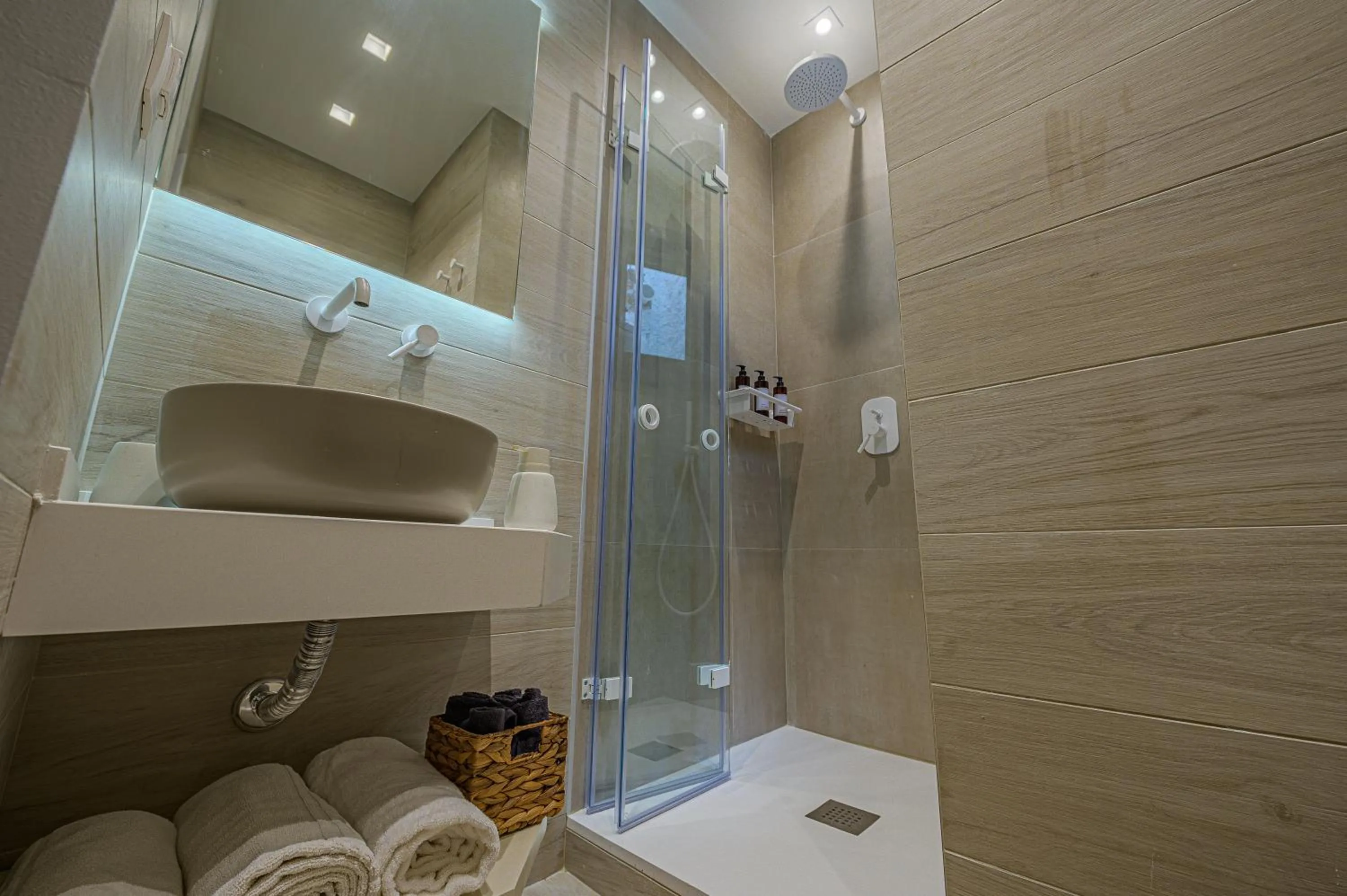 Eleni Zirganou Studios & Apartments