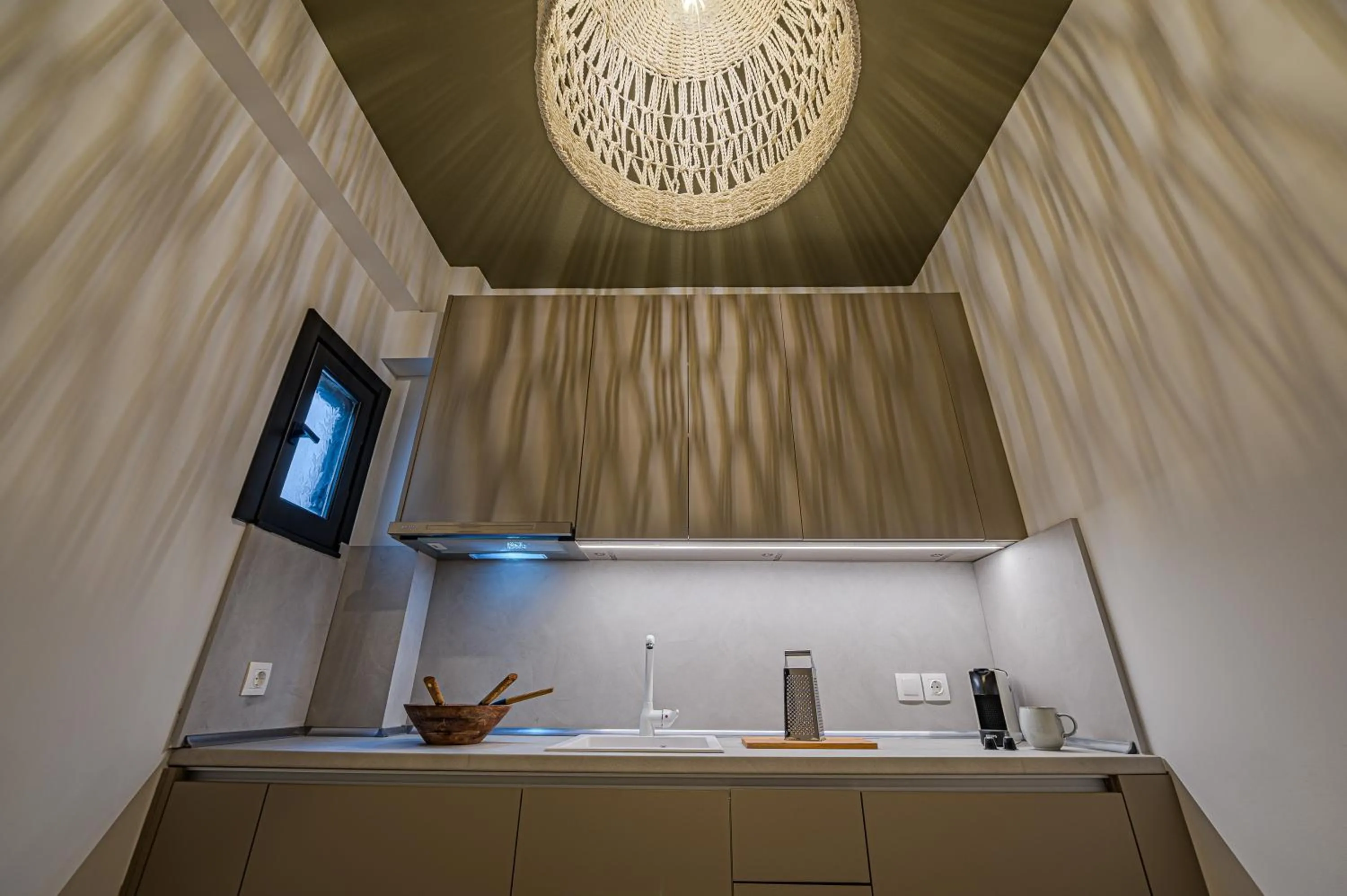 Eleni Zirganou Studios & Apartments