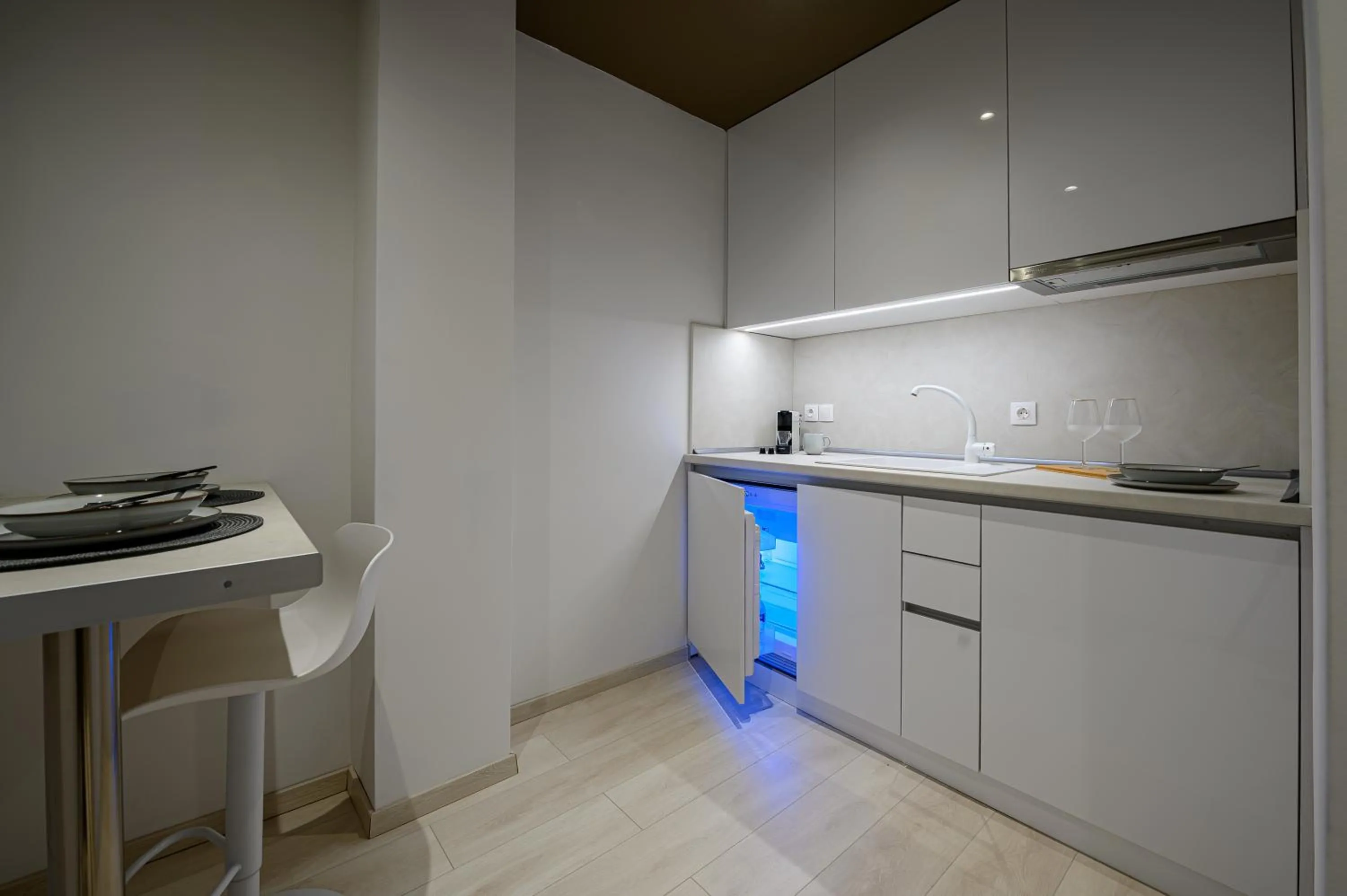 Eleni Zirganou Studios & Apartments