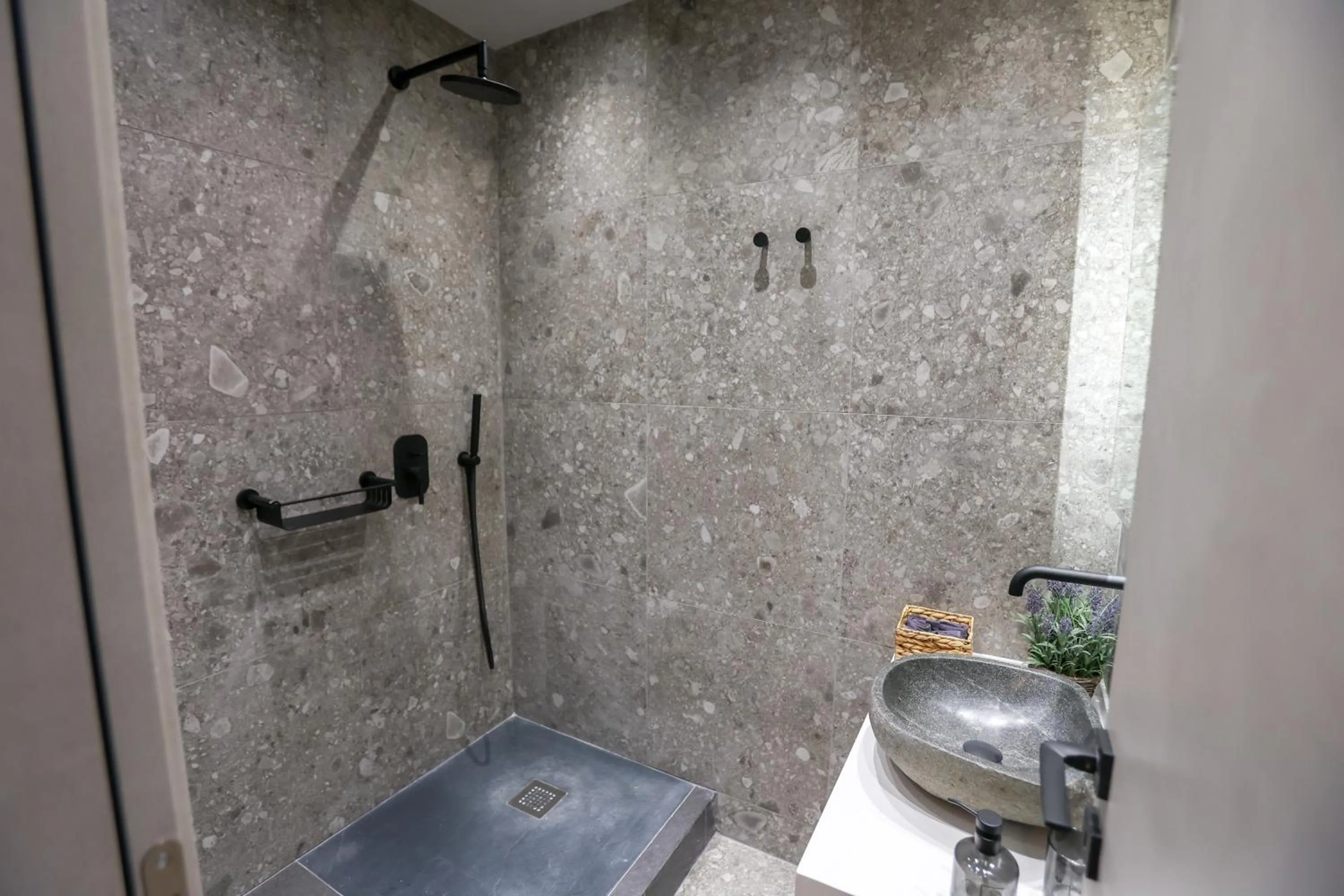 Eleni Zirganou Studios & Apartments