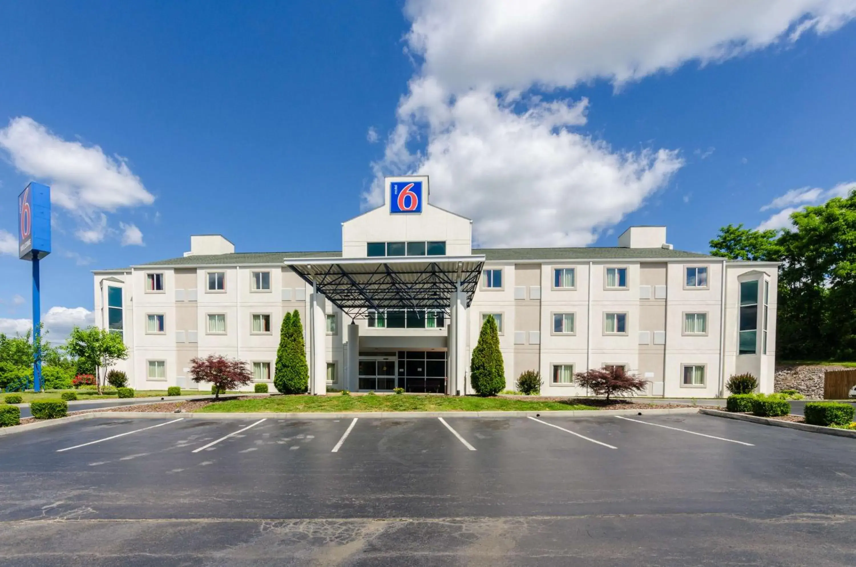 Property building in Motel 6-Bristol, VA Property building in Motel 6-Bristol, VA
