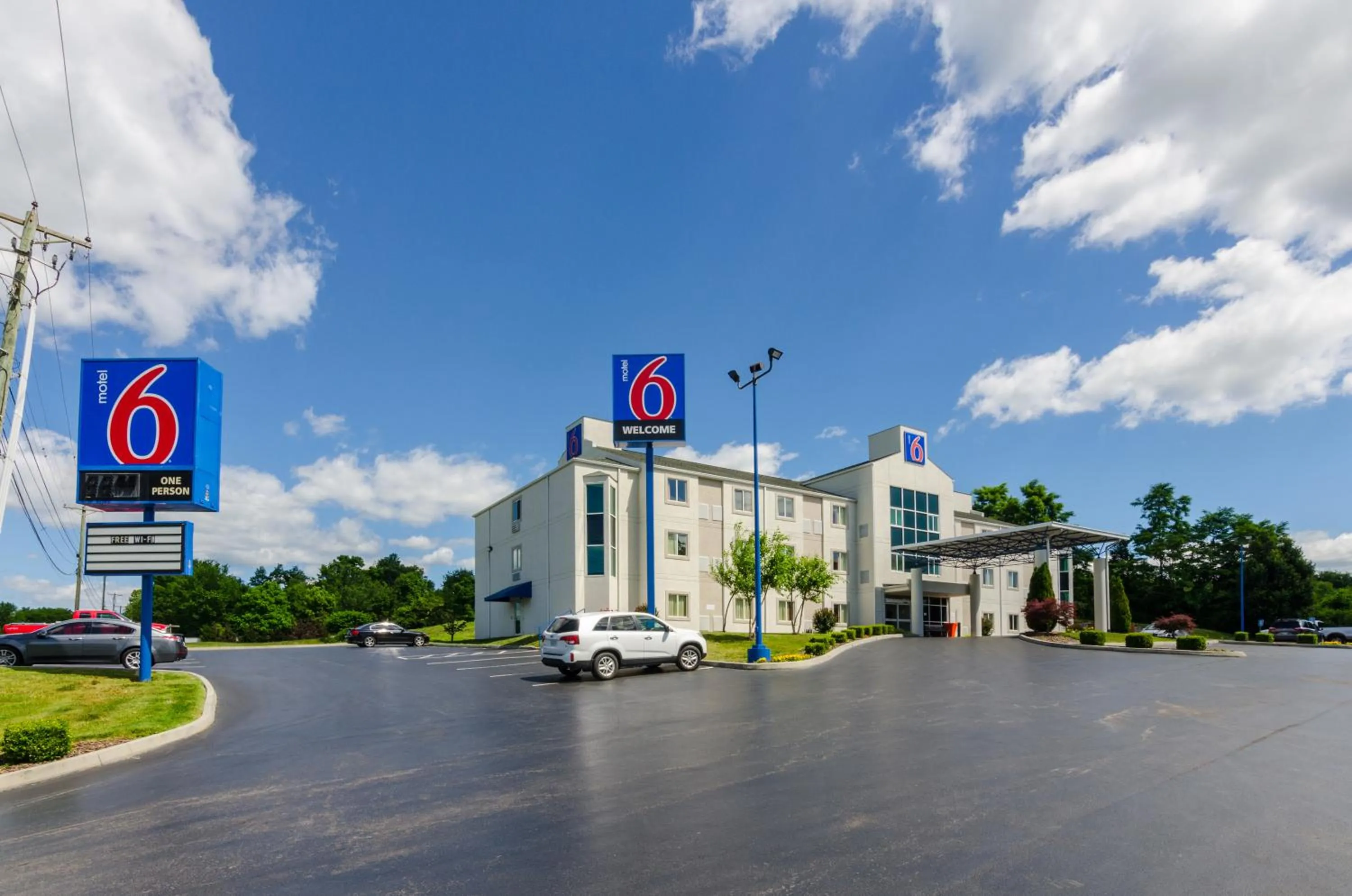 Facade/entrance in Motel 6-Bristol, VA
