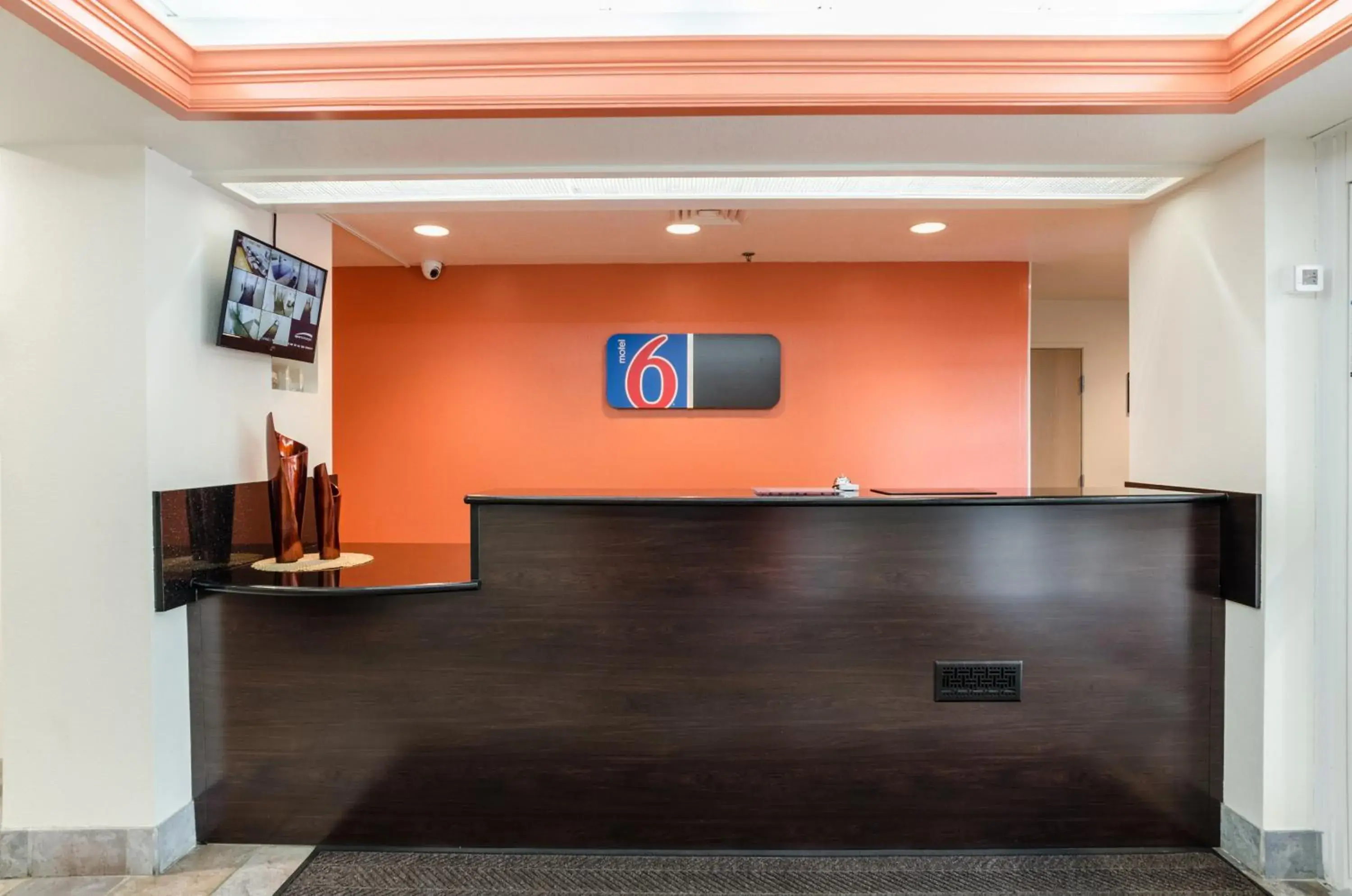 Lobby or reception in Motel 6-Bristol, VA Lobby or reception in Motel 6-Bristol, VA