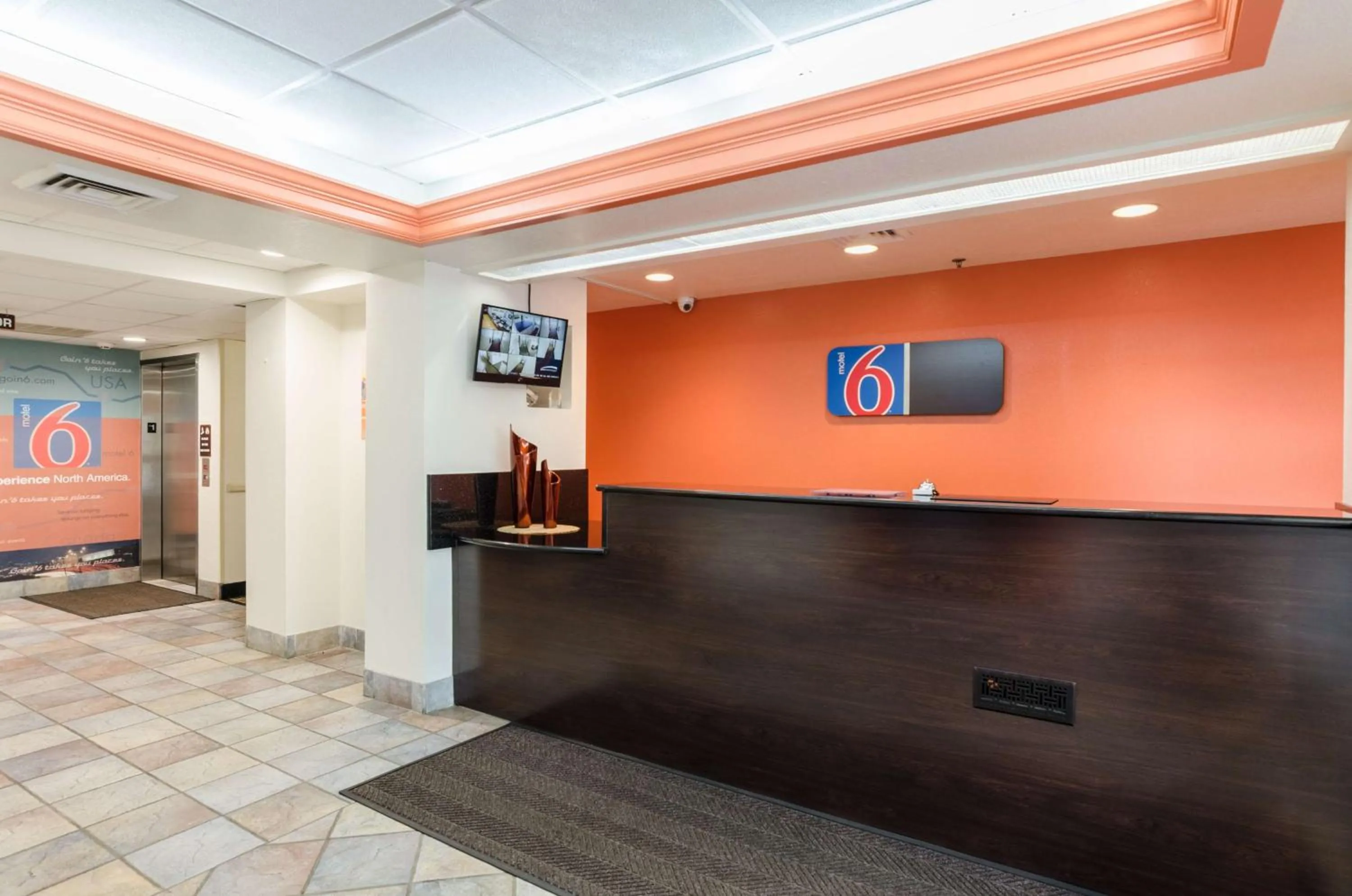 Lobby or reception in Motel 6-Bristol, VA
