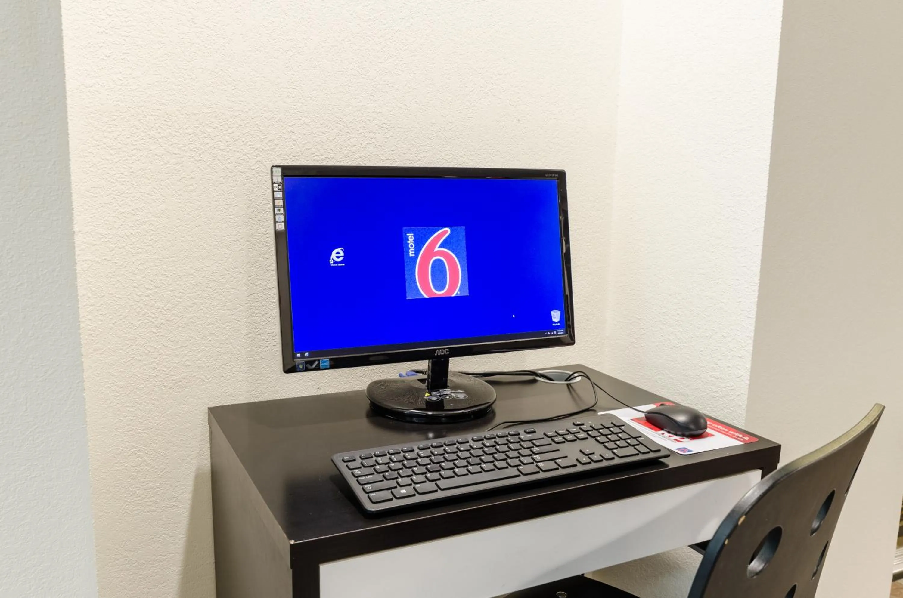 Decorative detail in Motel 6-Bristol, VA