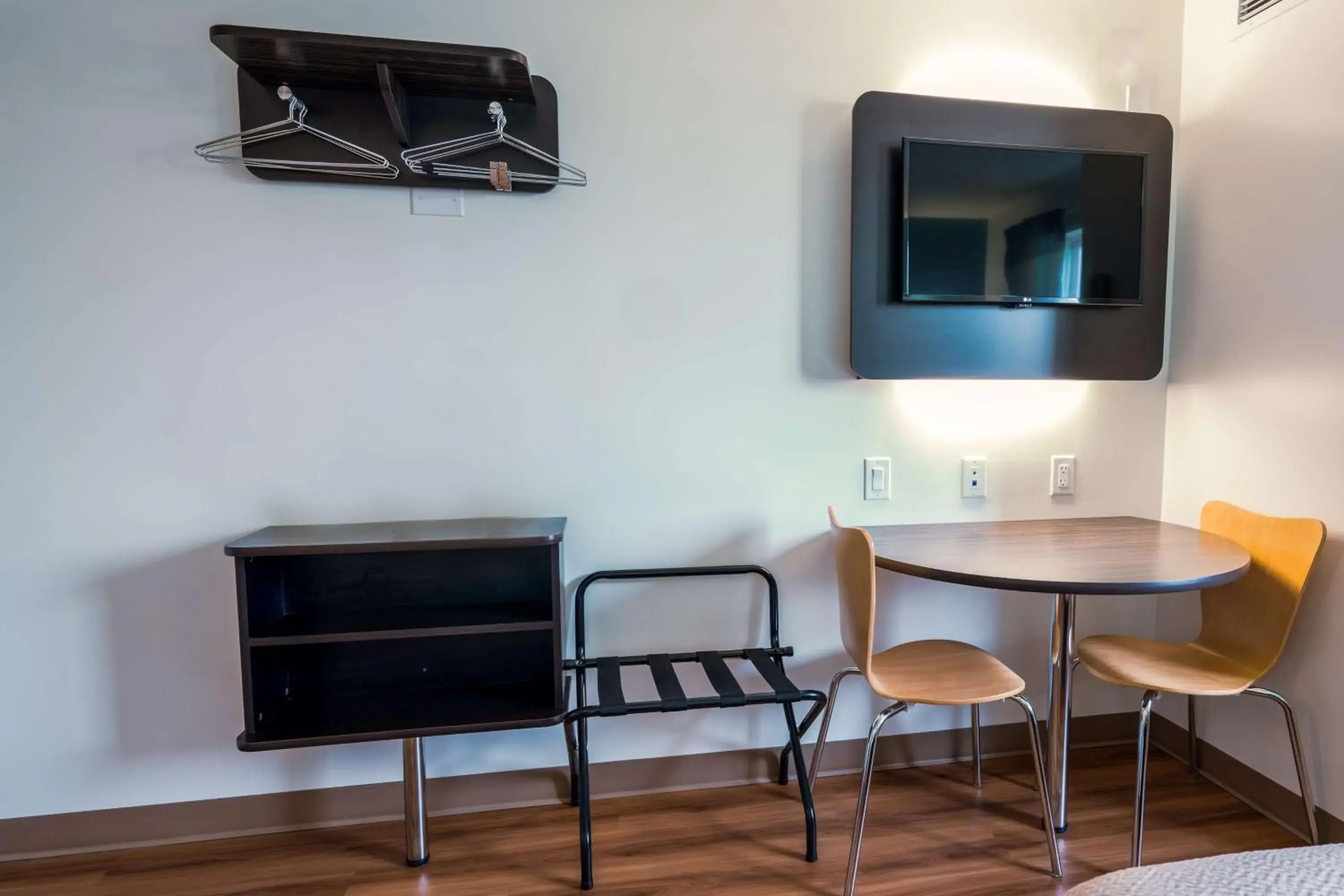 Photo of the whole room, TV/Entertainment Center in Motel 6-Pottstown, PA