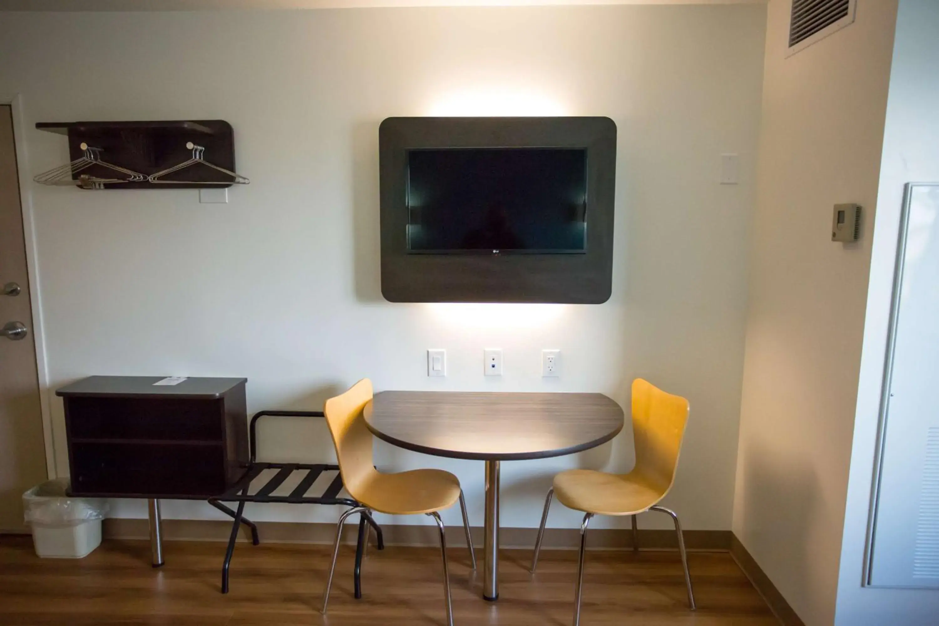 Photo of the whole room, TV/Entertainment Center in Motel 6-Pottstown, PA