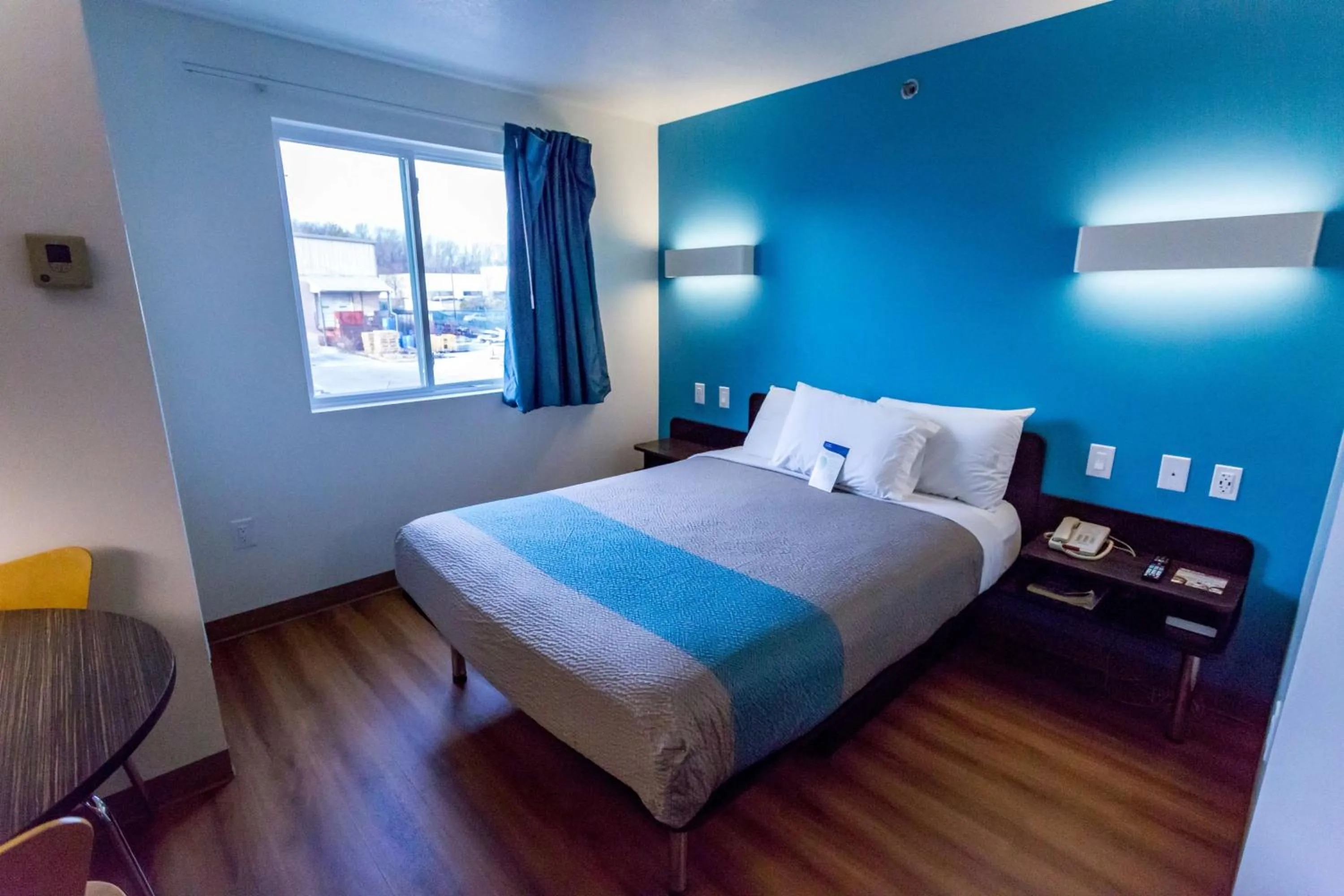 Photo of the whole room, Bed in Motel 6-Pottstown, PA