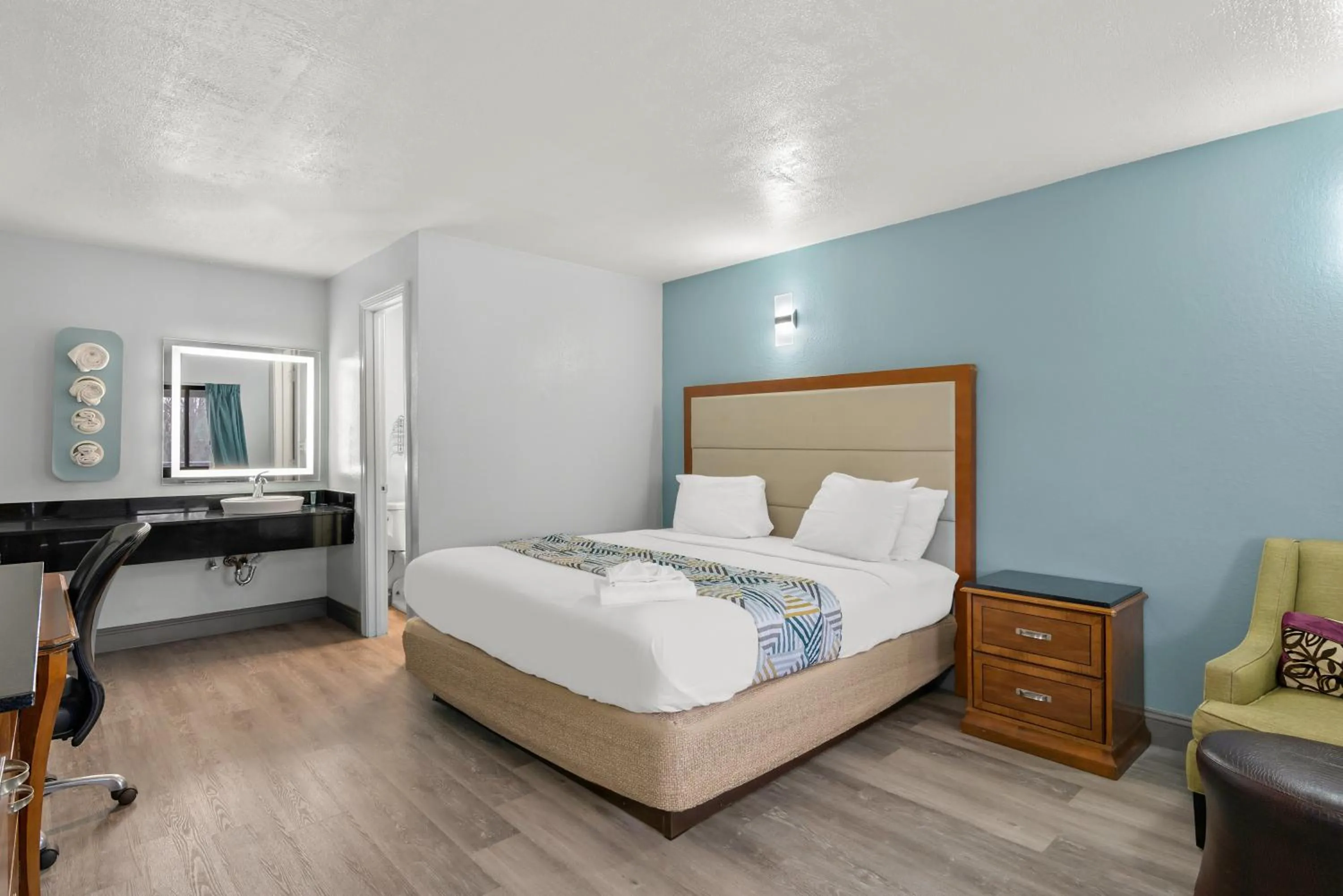 Bed in Americas Best Value Inn Bangor