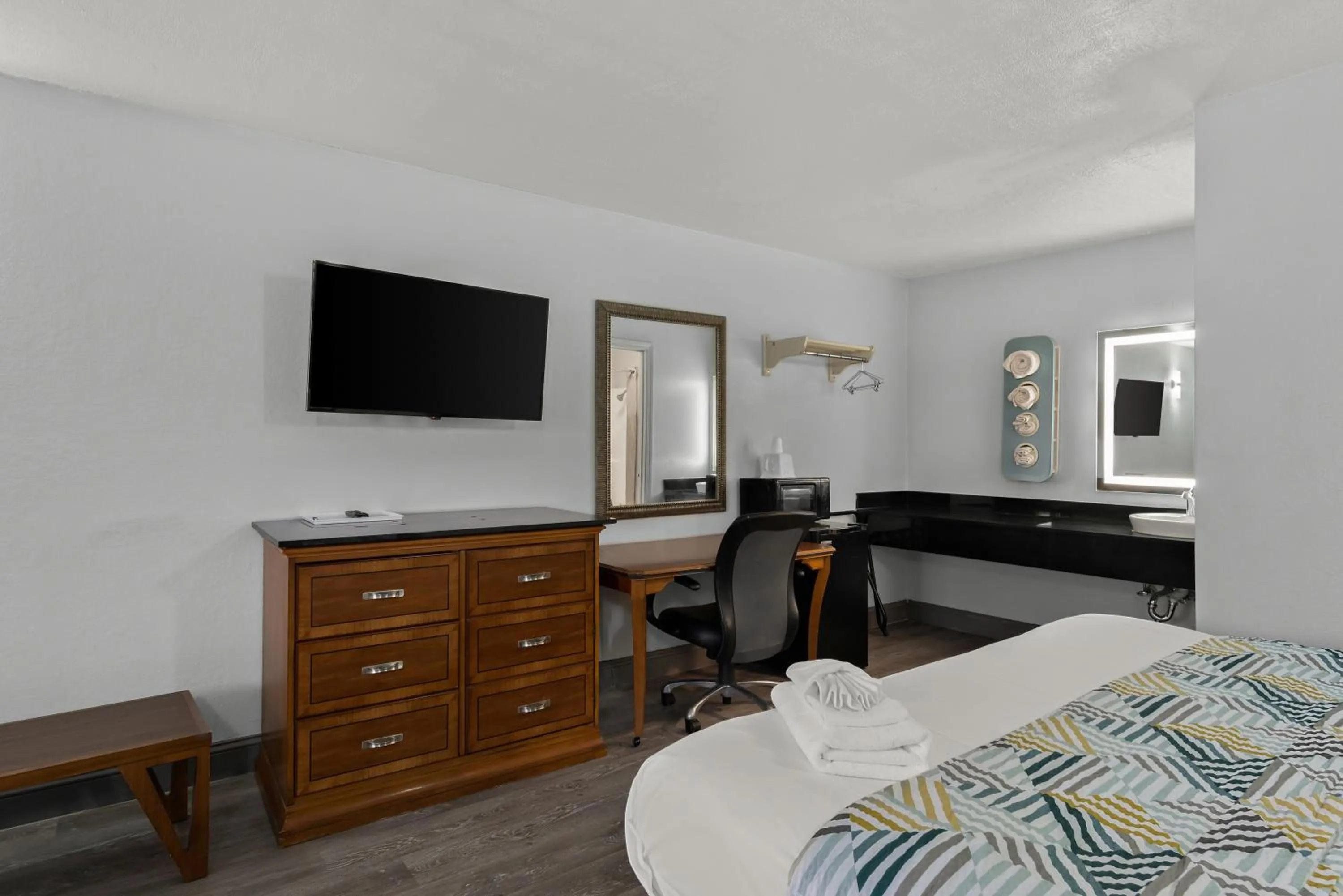 Bed in Americas Best Value Inn Bangor