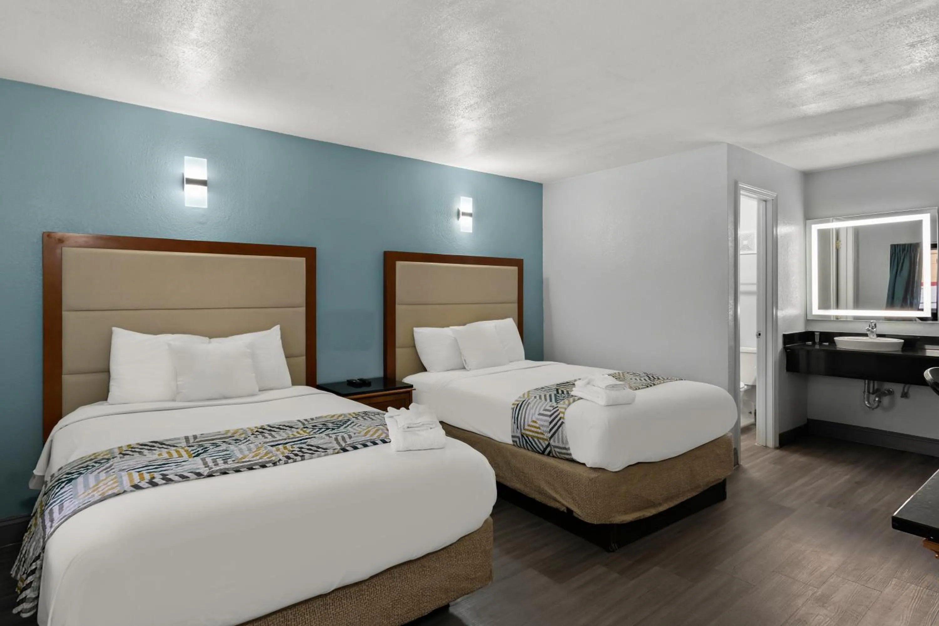 Bed in Americas Best Value Inn Bangor